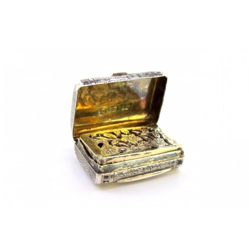 20th Century Silver suitcase-shaped vinaigrette with engraved lid, George V period For Sale