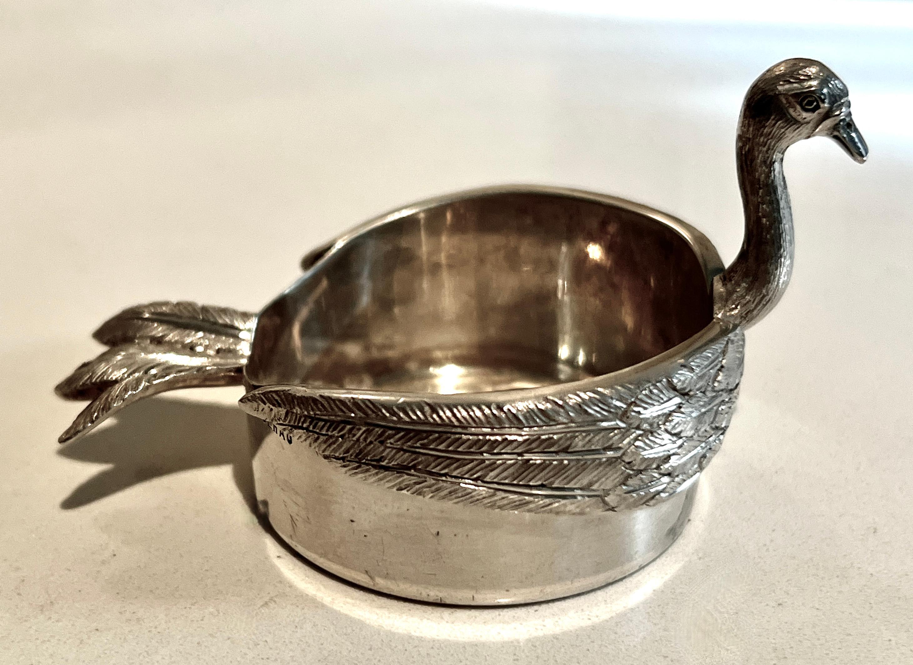 20ième siècle Cendrier en forme de cygne en argent ciselé à la main Mergulhao portugais Salière Catch All en vente