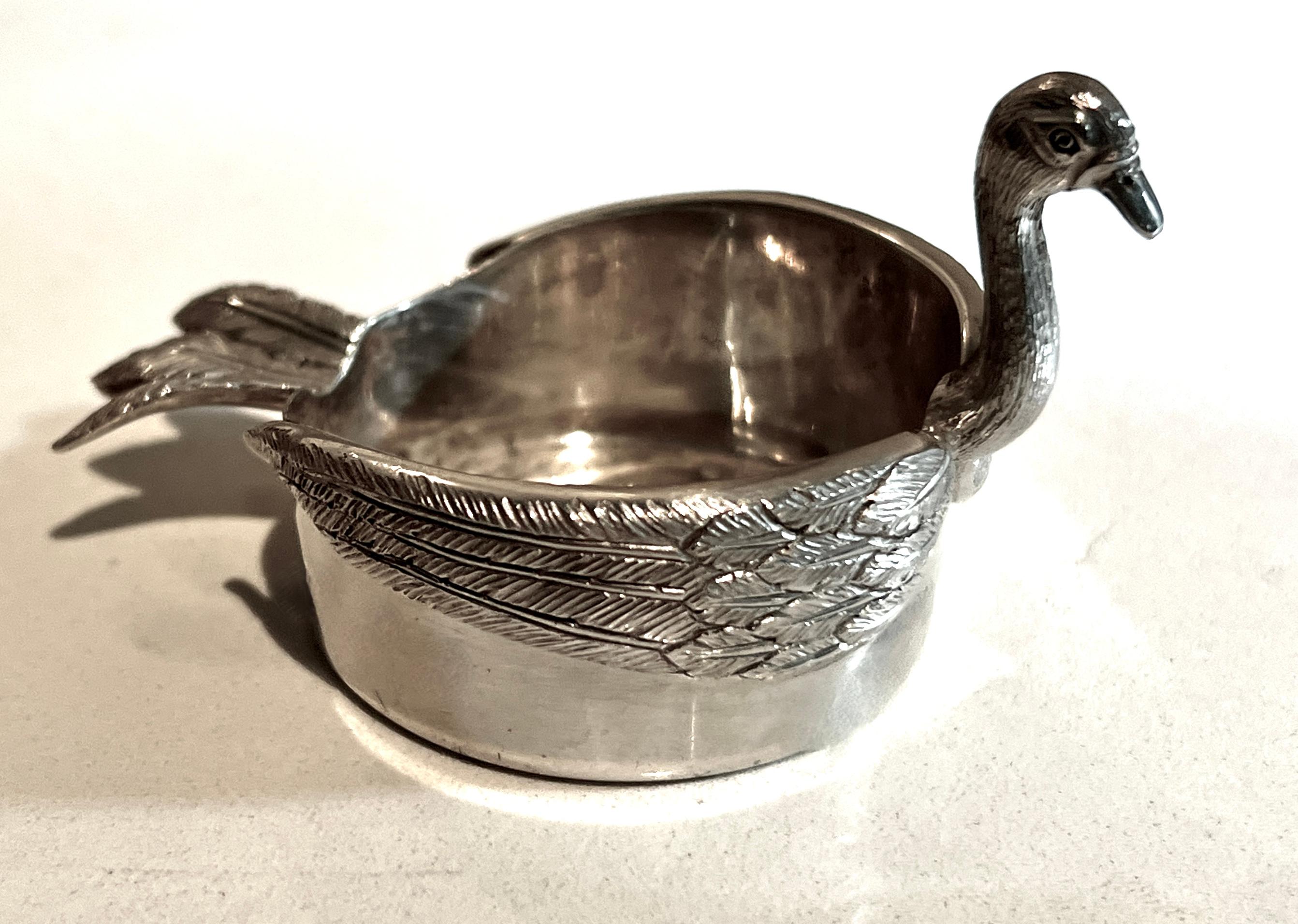 Argent Cendrier en forme de cygne en argent ciselé à la main Mergulhao portugais Salière Catch All en vente
