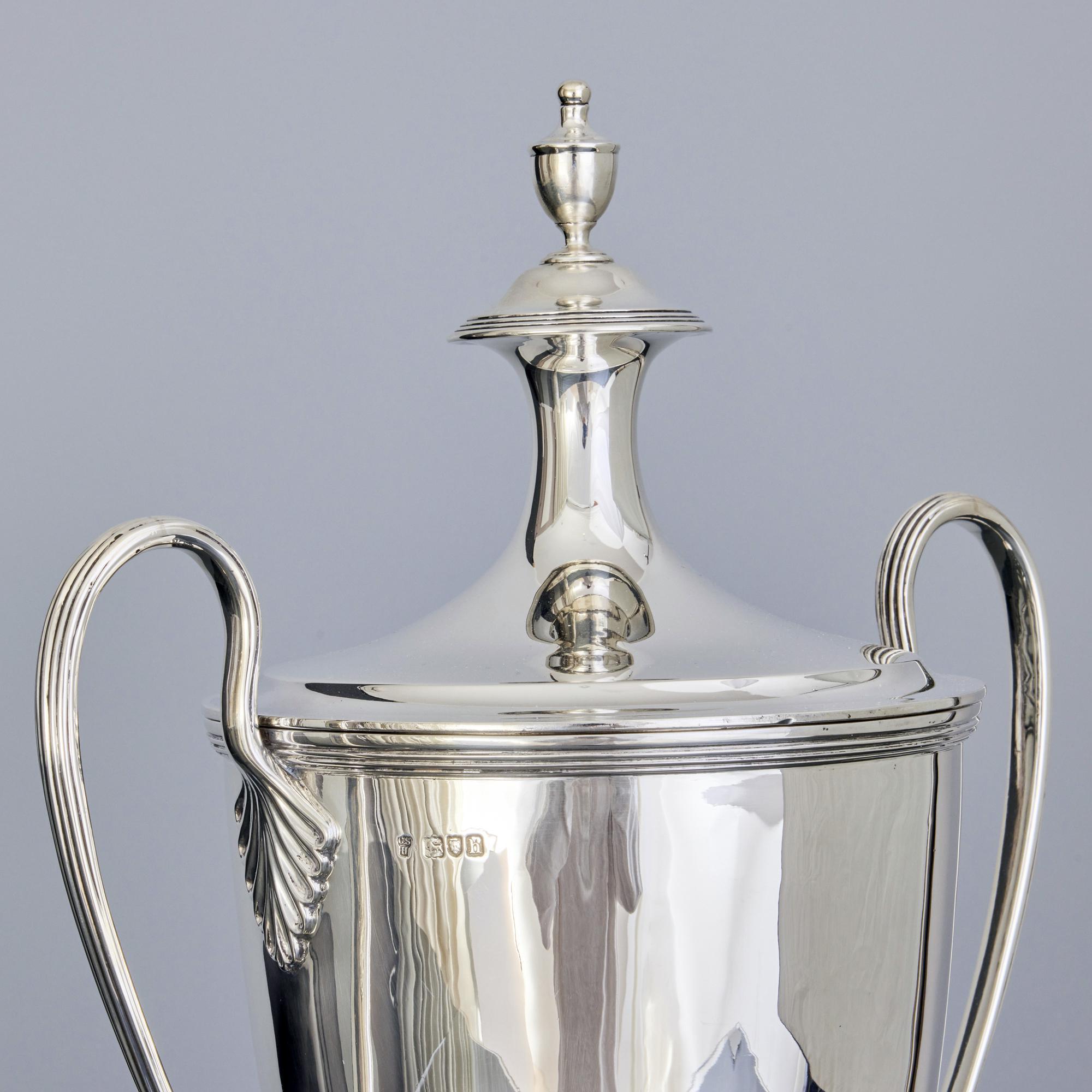 British Edwardian neoclassical style sterling silver trophy cup & cover For Sale