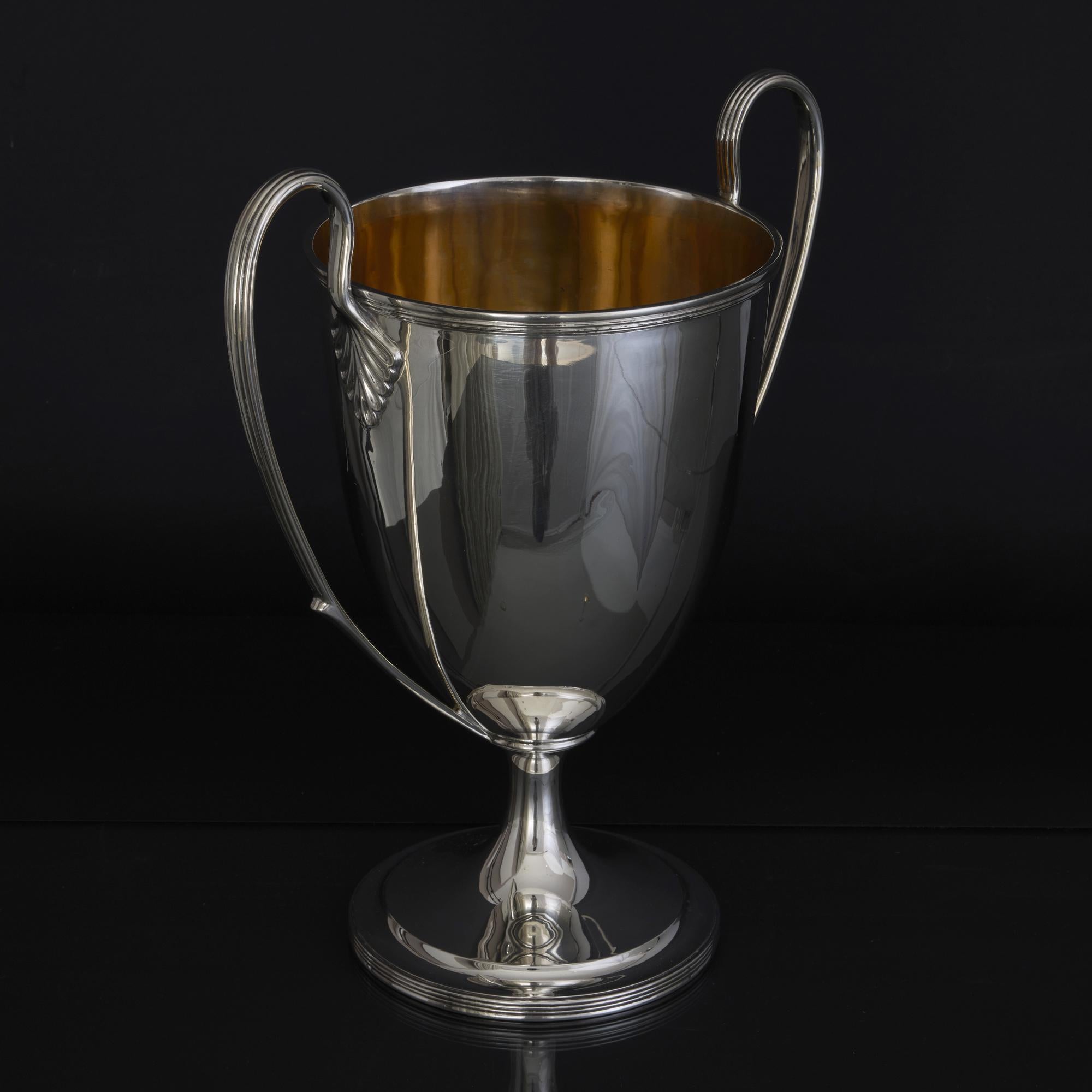 20th Century Edwardian neoclassical style sterling silver trophy cup & cover For Sale