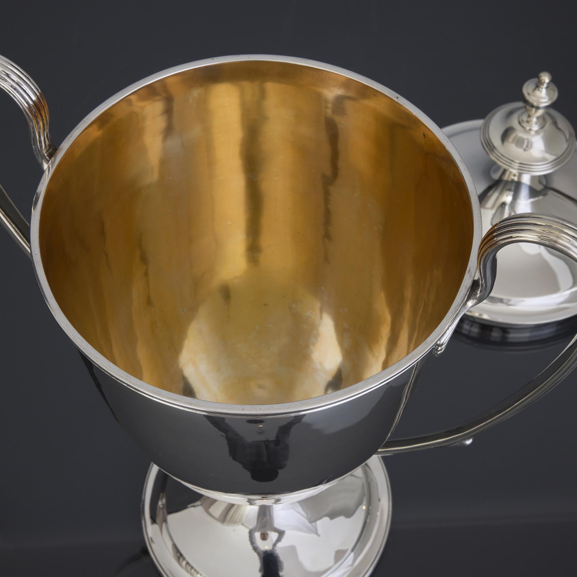 Edwardian neoclassical style sterling silver trophy cup & cover For Sale 2