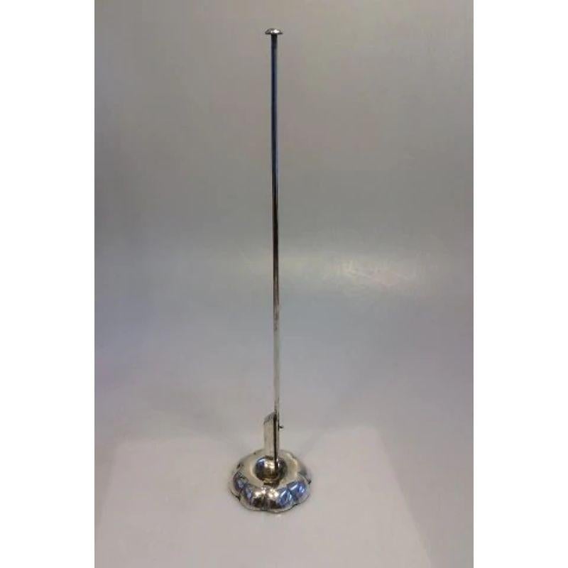 Silver table flag pole for birthdays and parties.

Measures 52cm høj / 20.5 inch.