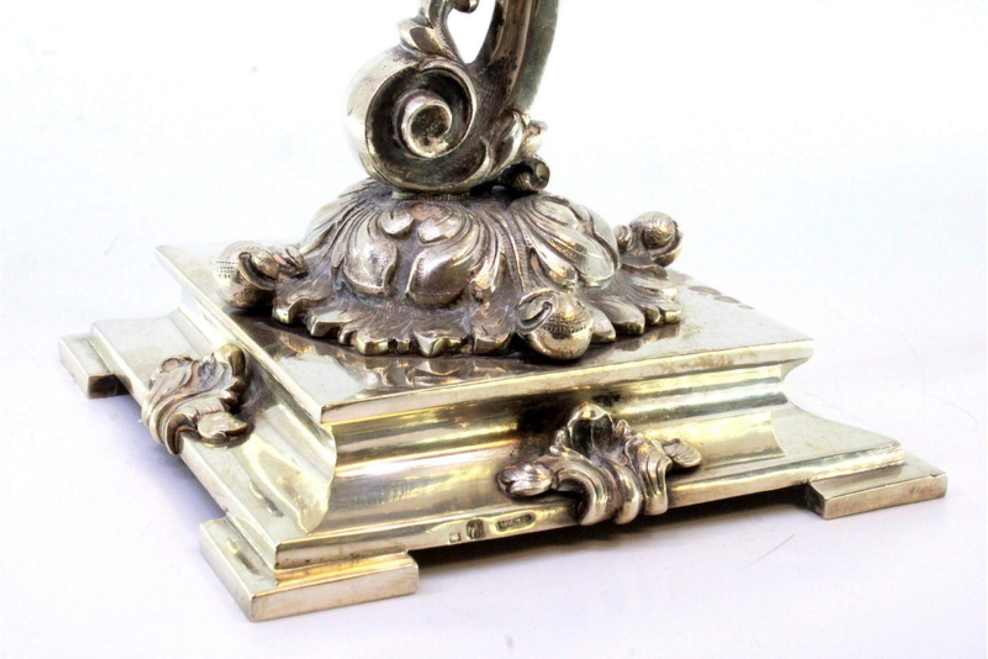 Argent Silver table lamp suspended on relief structure with raised base, electrified en vente