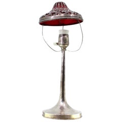 Lampe de table Silver avec intérieur doublé de rouge, base circulaire et électrification