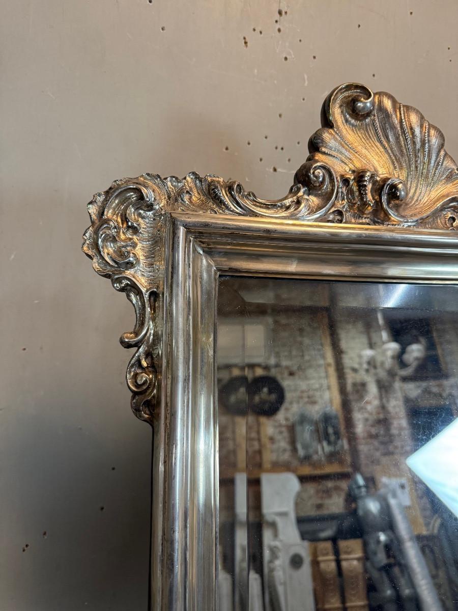XVIIIe siècle et antérieur Miroir de table en argent sur socle en bois Venise, vers 1750 en vente