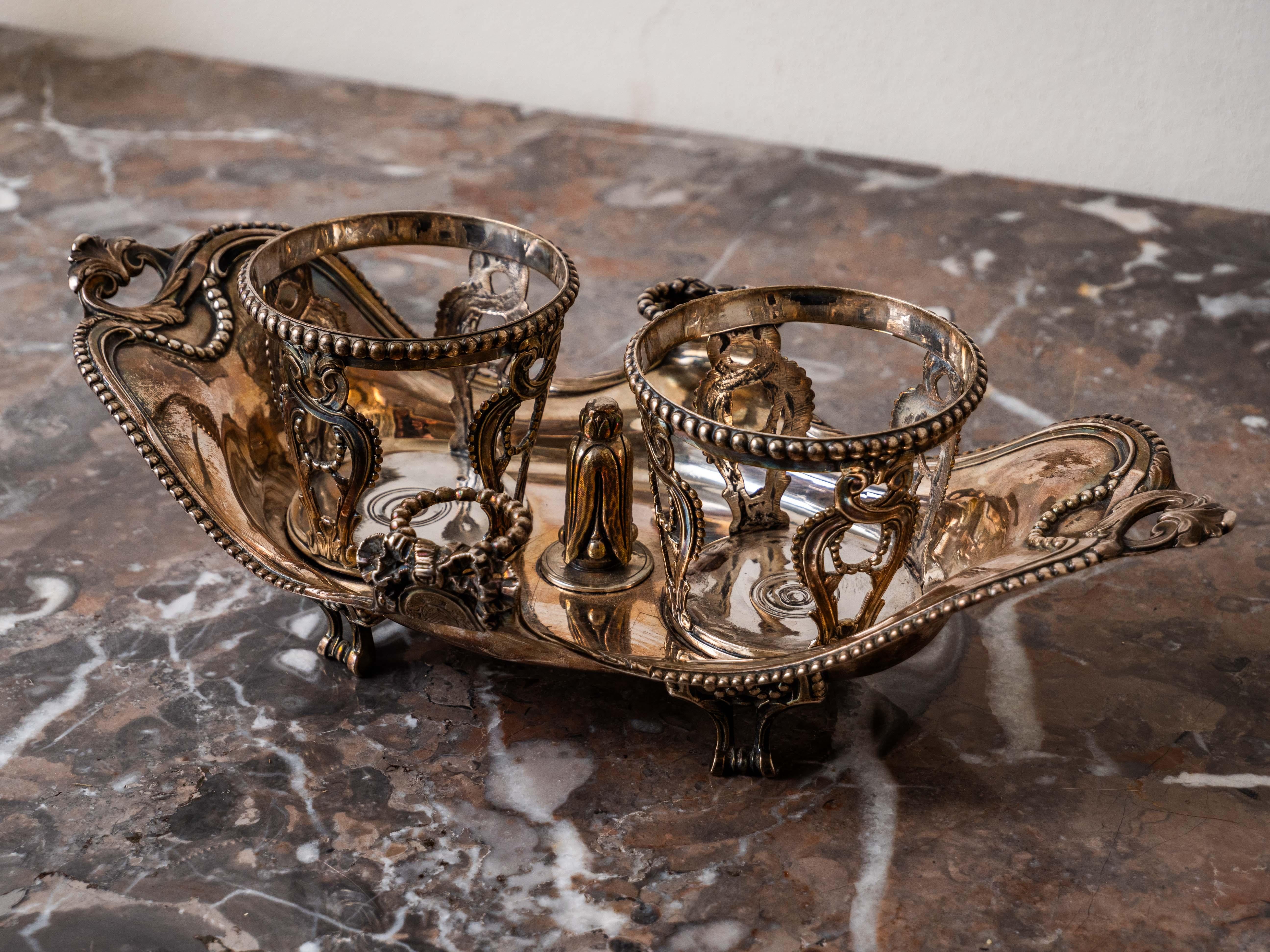 Silver table oil and vinegar set with coat of arms For Sale 4
