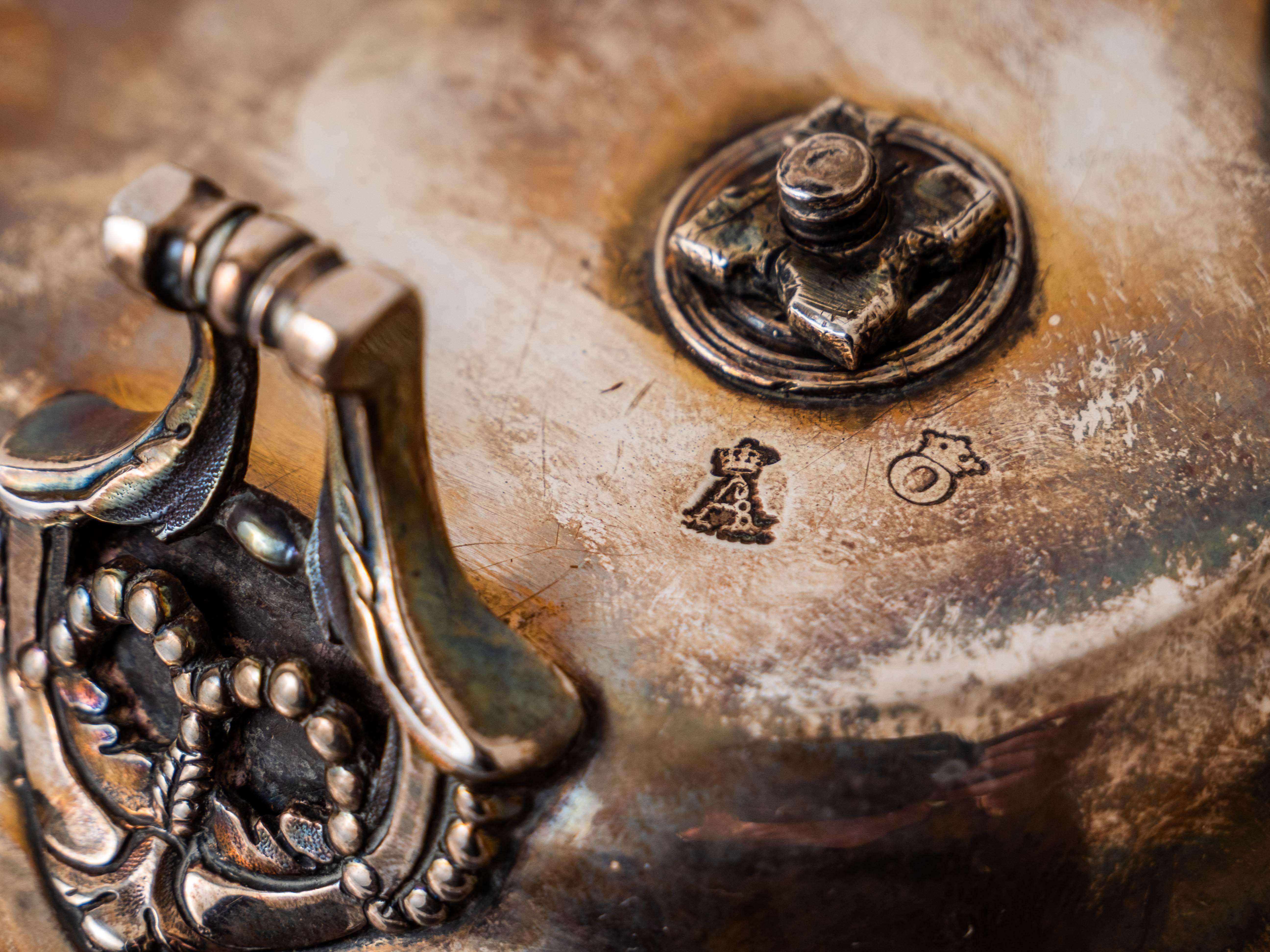 Silver table oil and vinegar set with coat of arms In Good Condition For Sale In STRAČOV, CZ