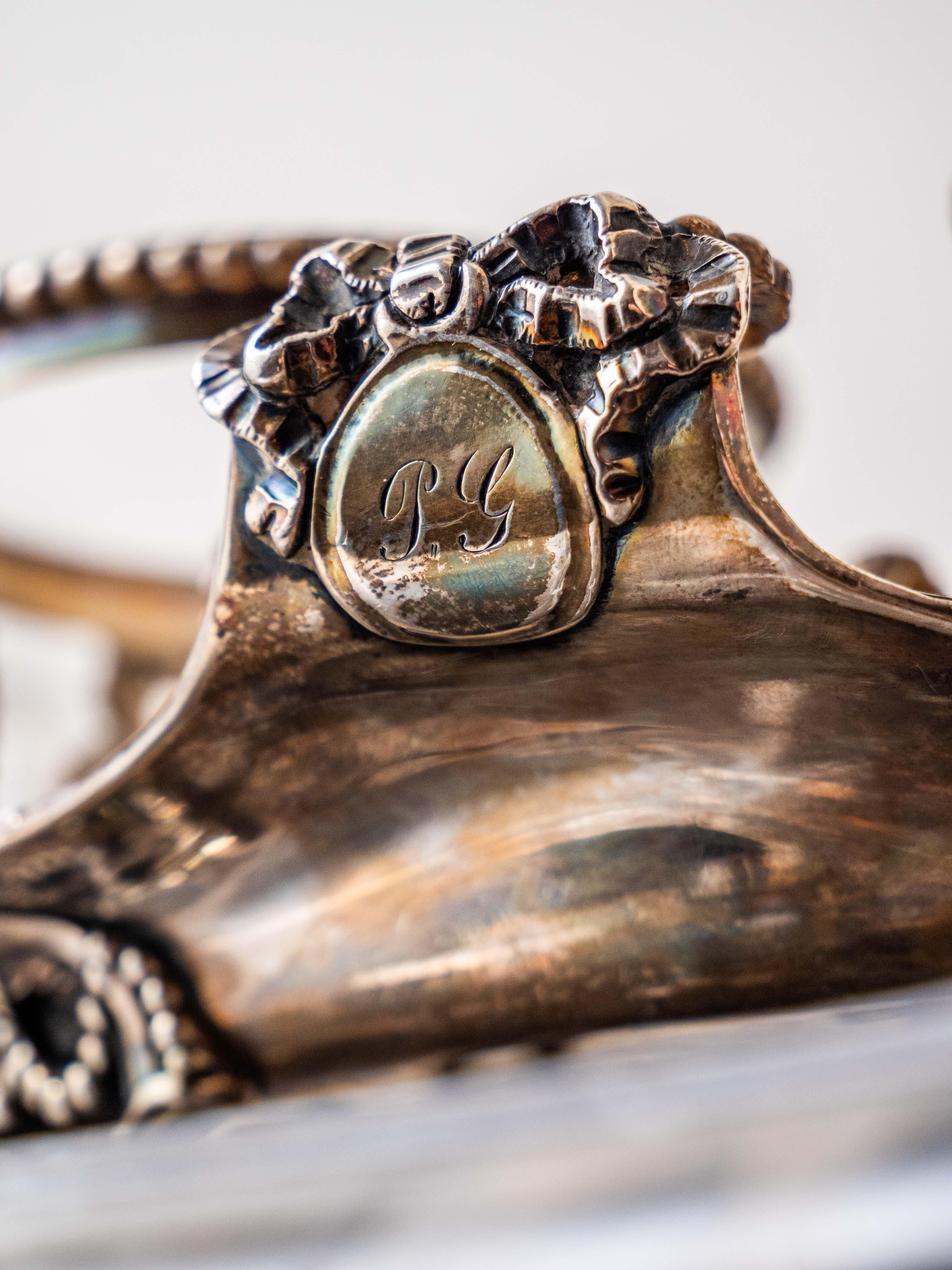 Early 20th Century Silver table oil and vinegar set with coat of arms For Sale
