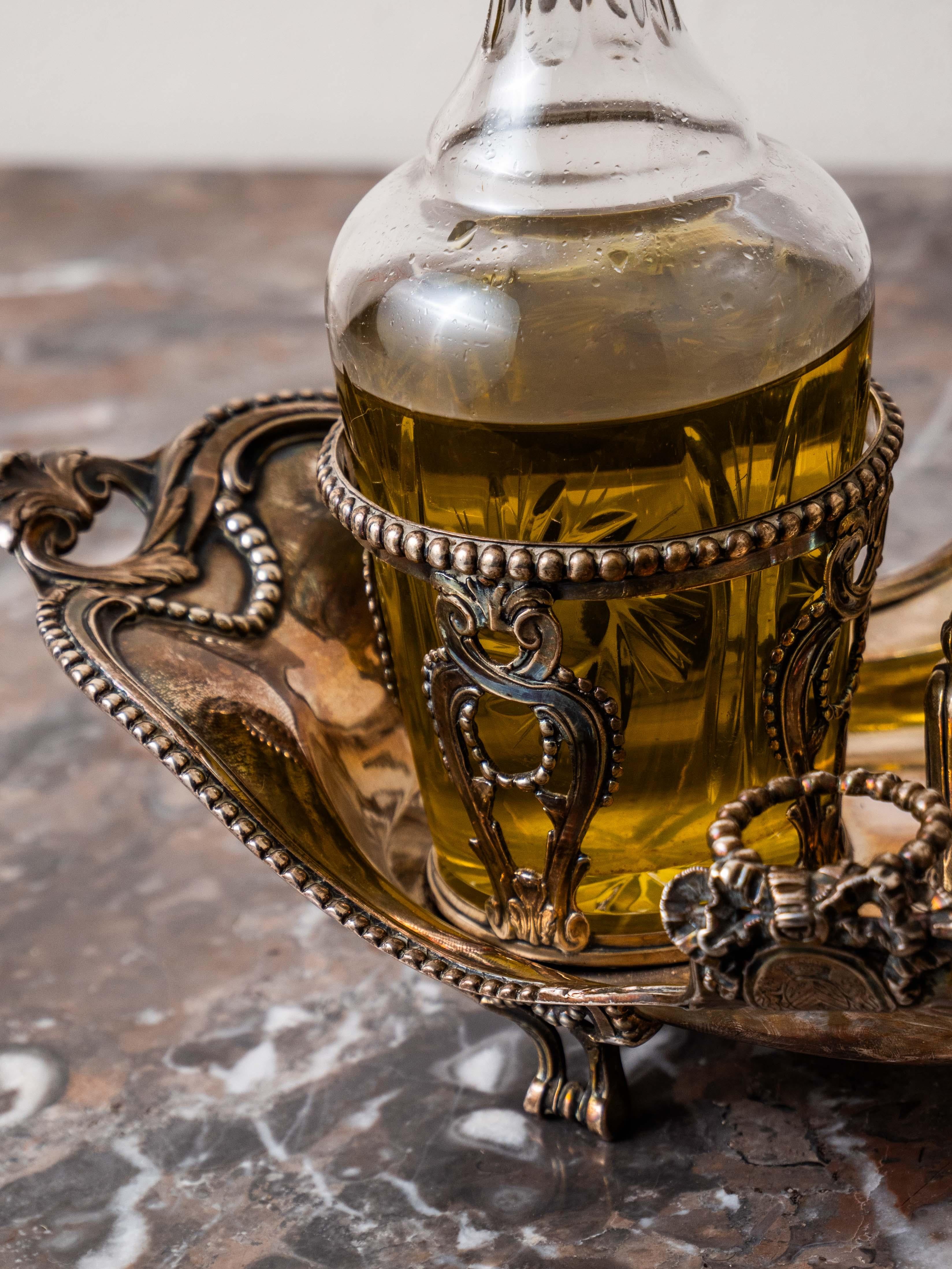 Silver table oil and vinegar set with coat of arms For Sale 1