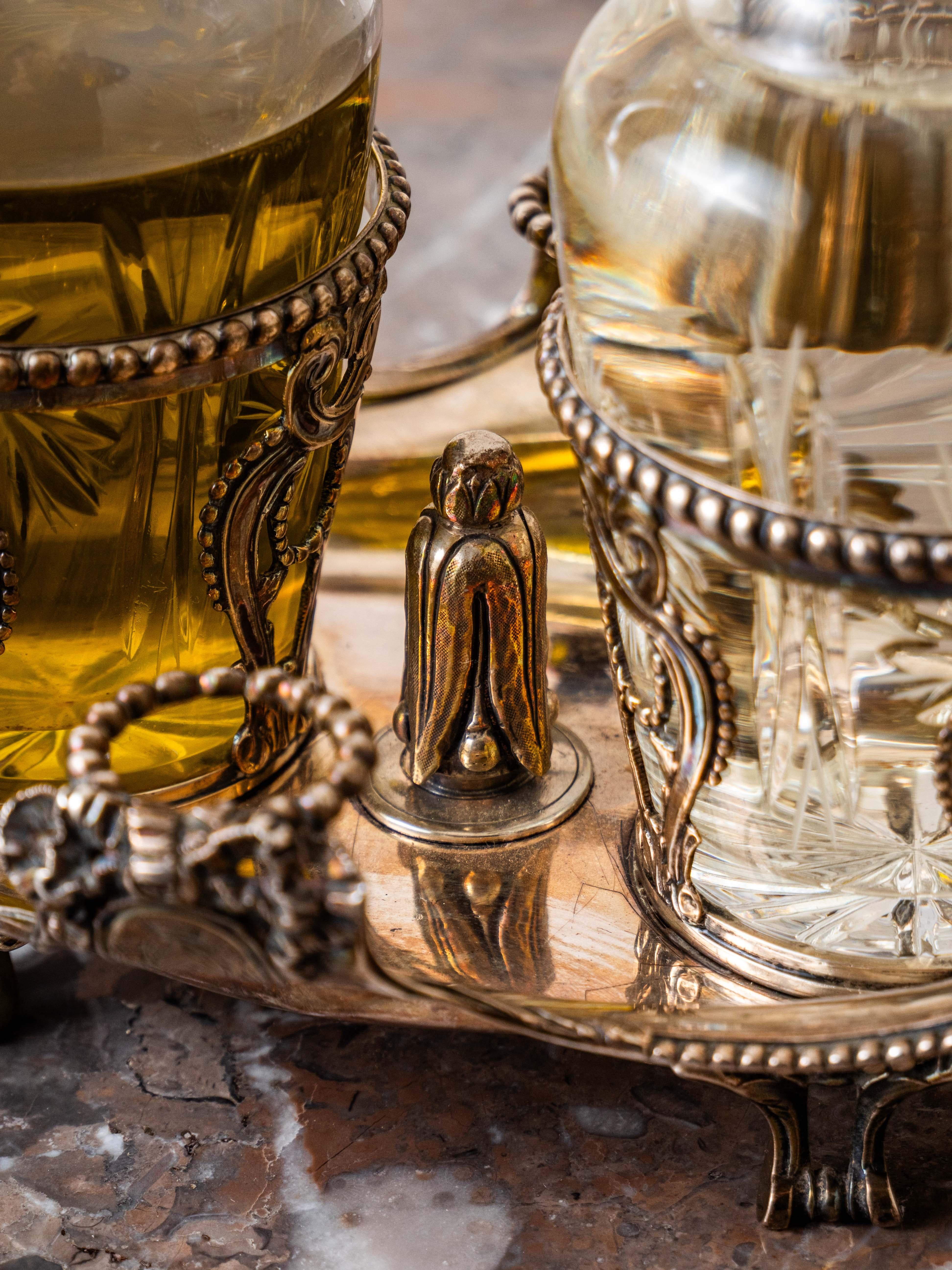 Silver table oil and vinegar set with coat of arms For Sale 2