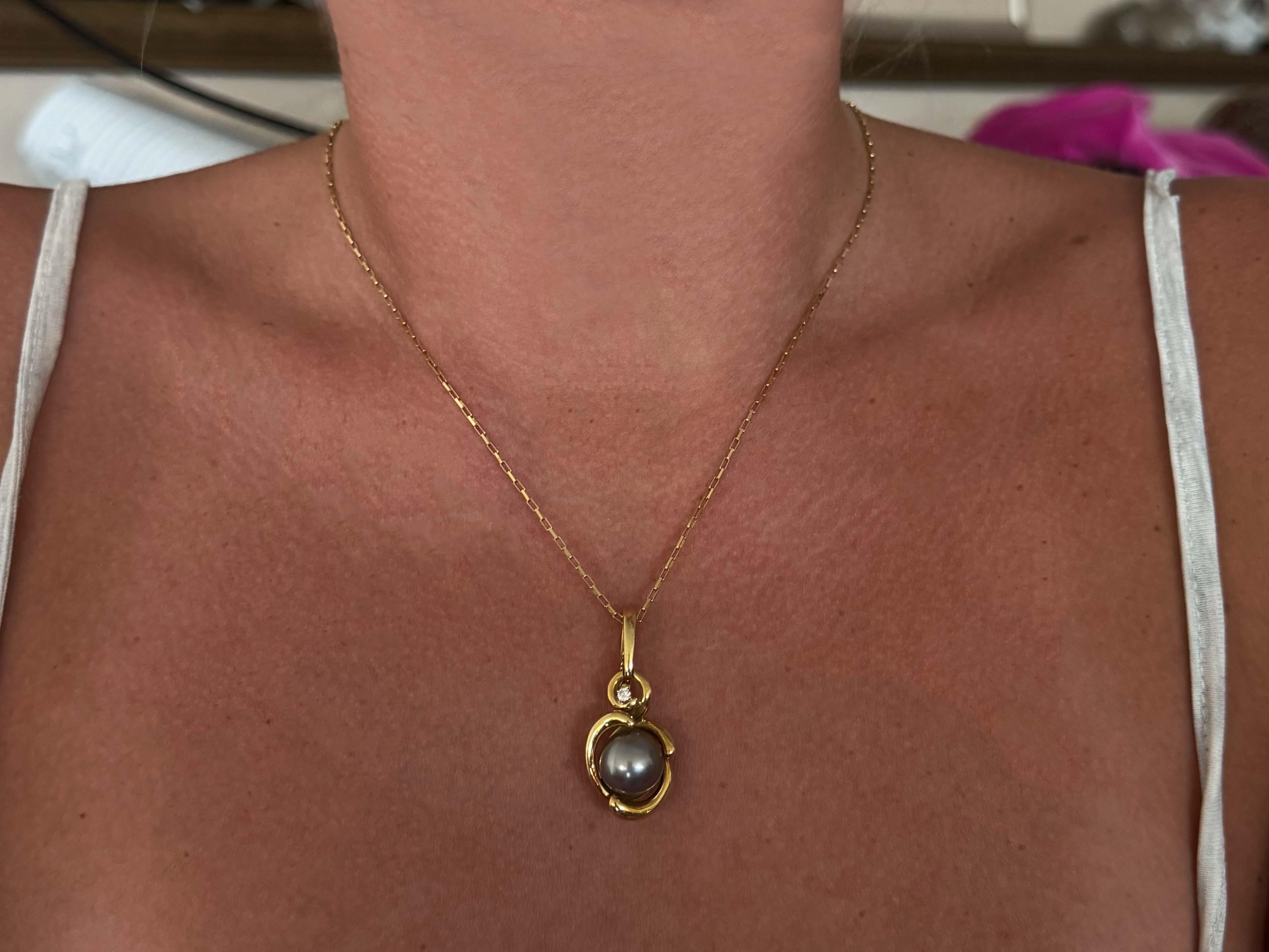 Item Specifications:

Necklace Metal: 18k Yellow Gold

Total Weight: 12.7 Grams

Chain Length: 17.5