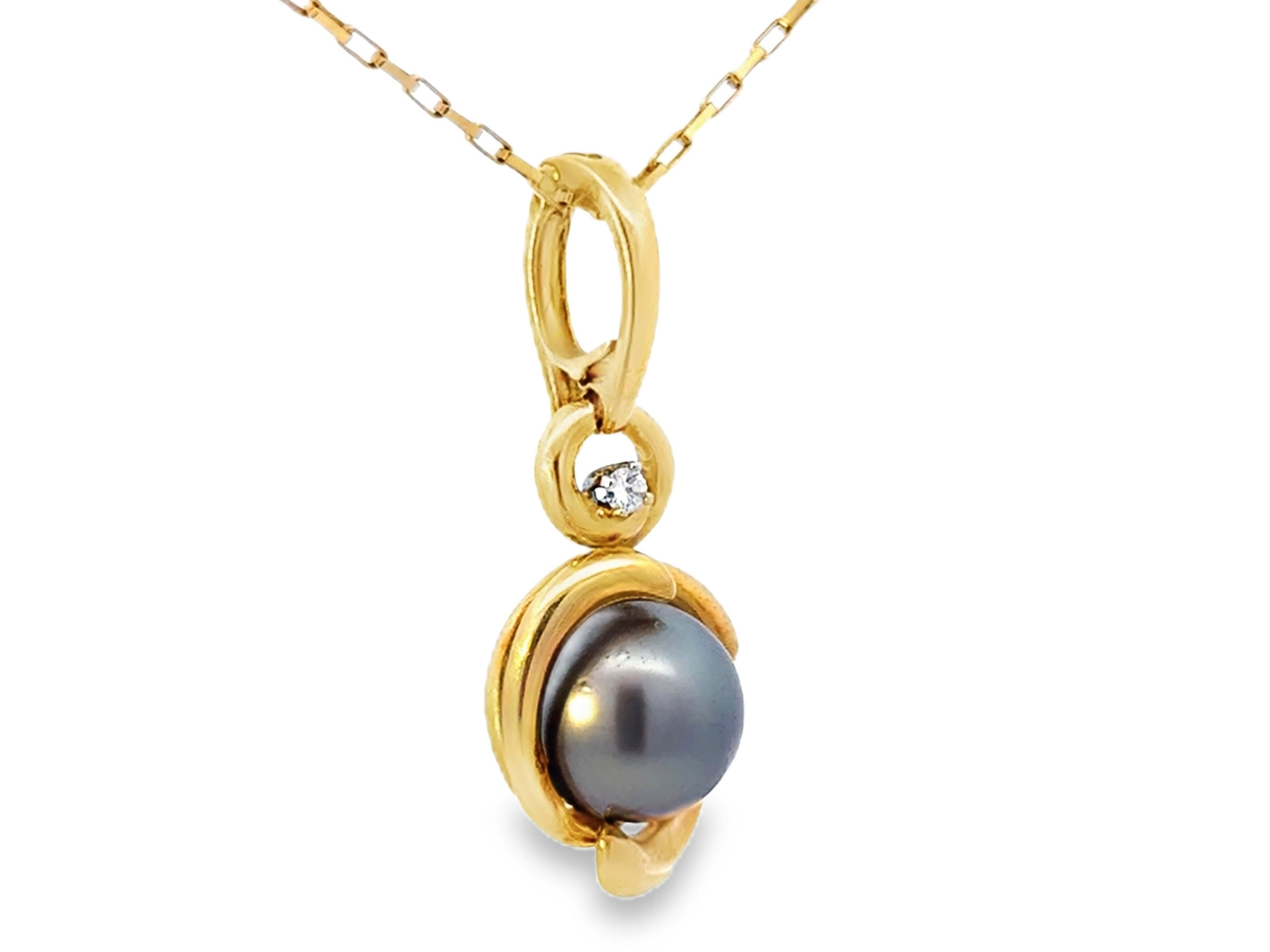 Modern Silver Tahitian Pearl Diamond Pendant Necklace Solid 18k Yellow Gold For Sale