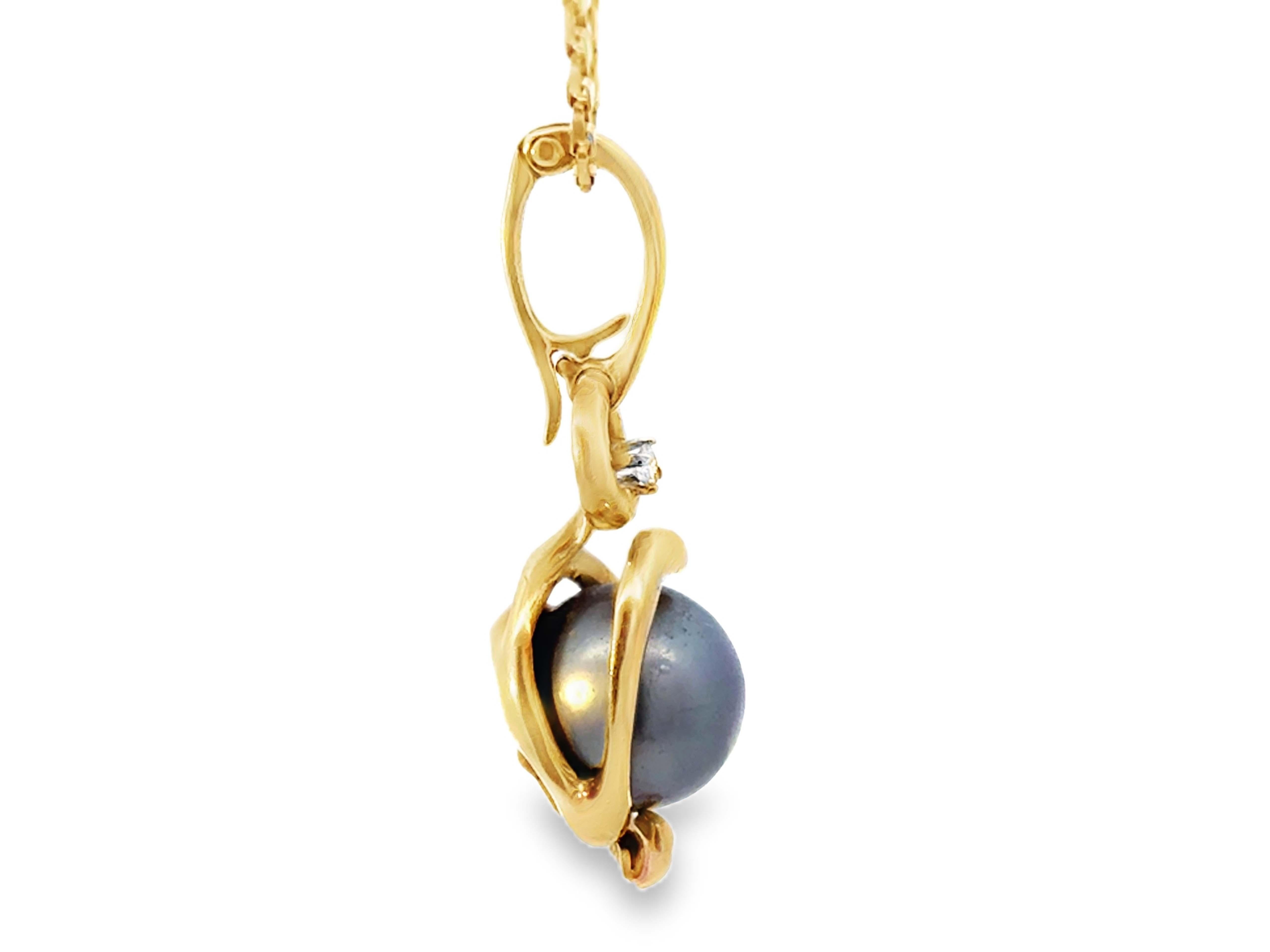 Silver Tahitian Pearl Diamond Pendant Necklace Solid 18k Yellow Gold In Excellent Condition For Sale In Honolulu, HI