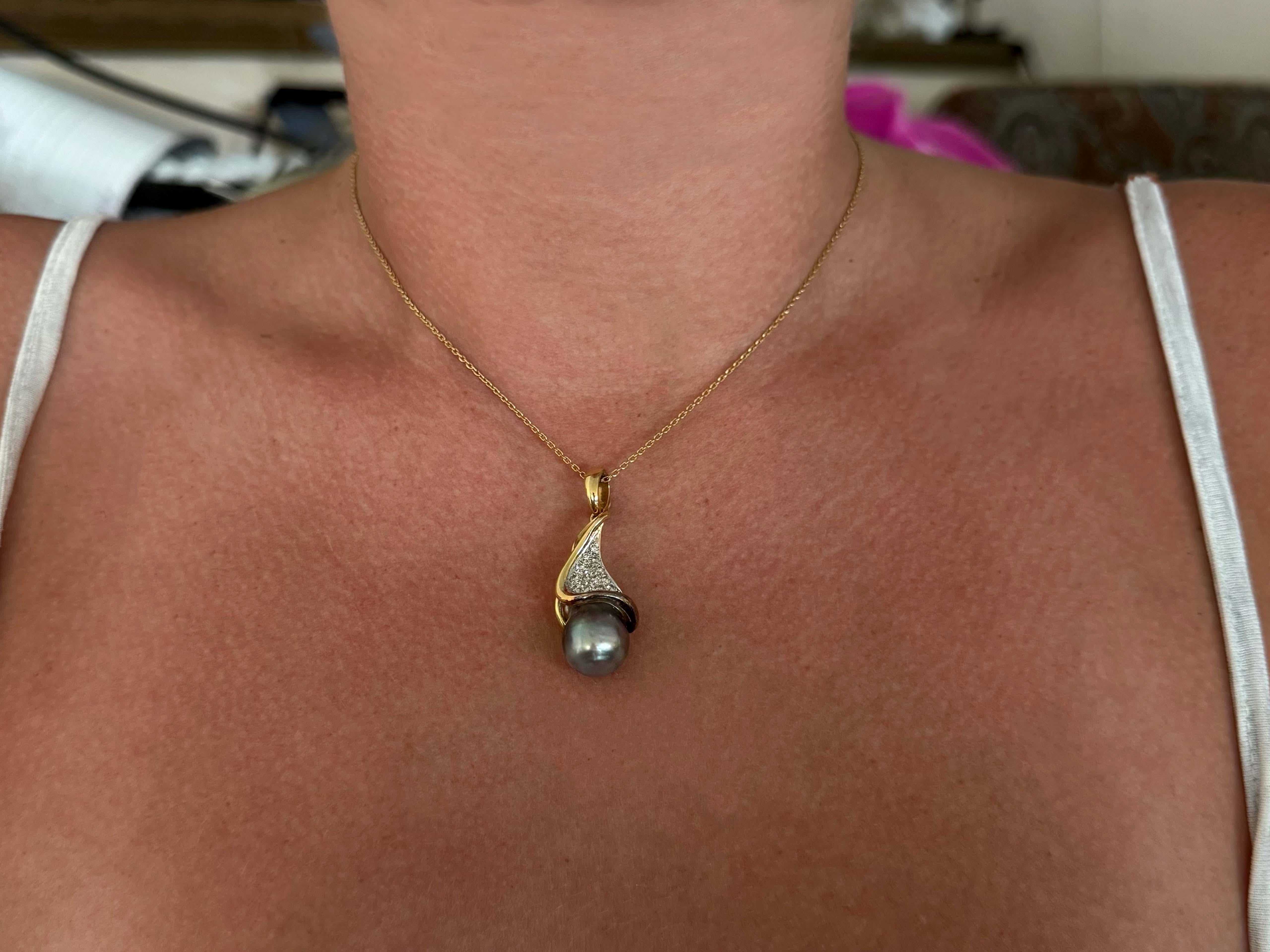 Spécifications de l'article :

Métal du collier : or jaune 18k

Poids total : 12.5 grammes

Longueur de la chaîne : réglable à 16