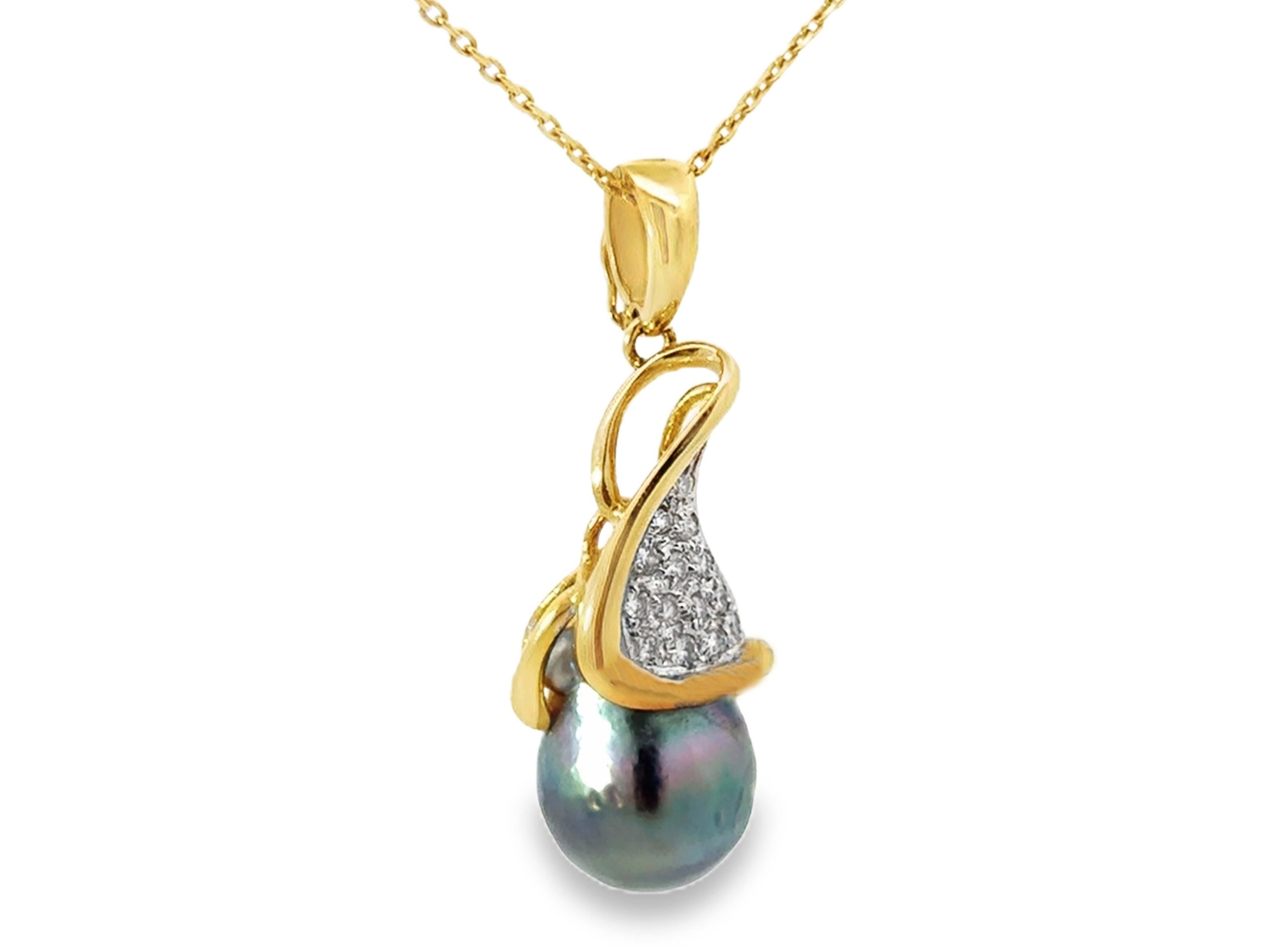 Taille brillant Pendentif en argent, perles de Tahiti et diamants sur chaîne à maillons câble en or jaune 18 carats en vente