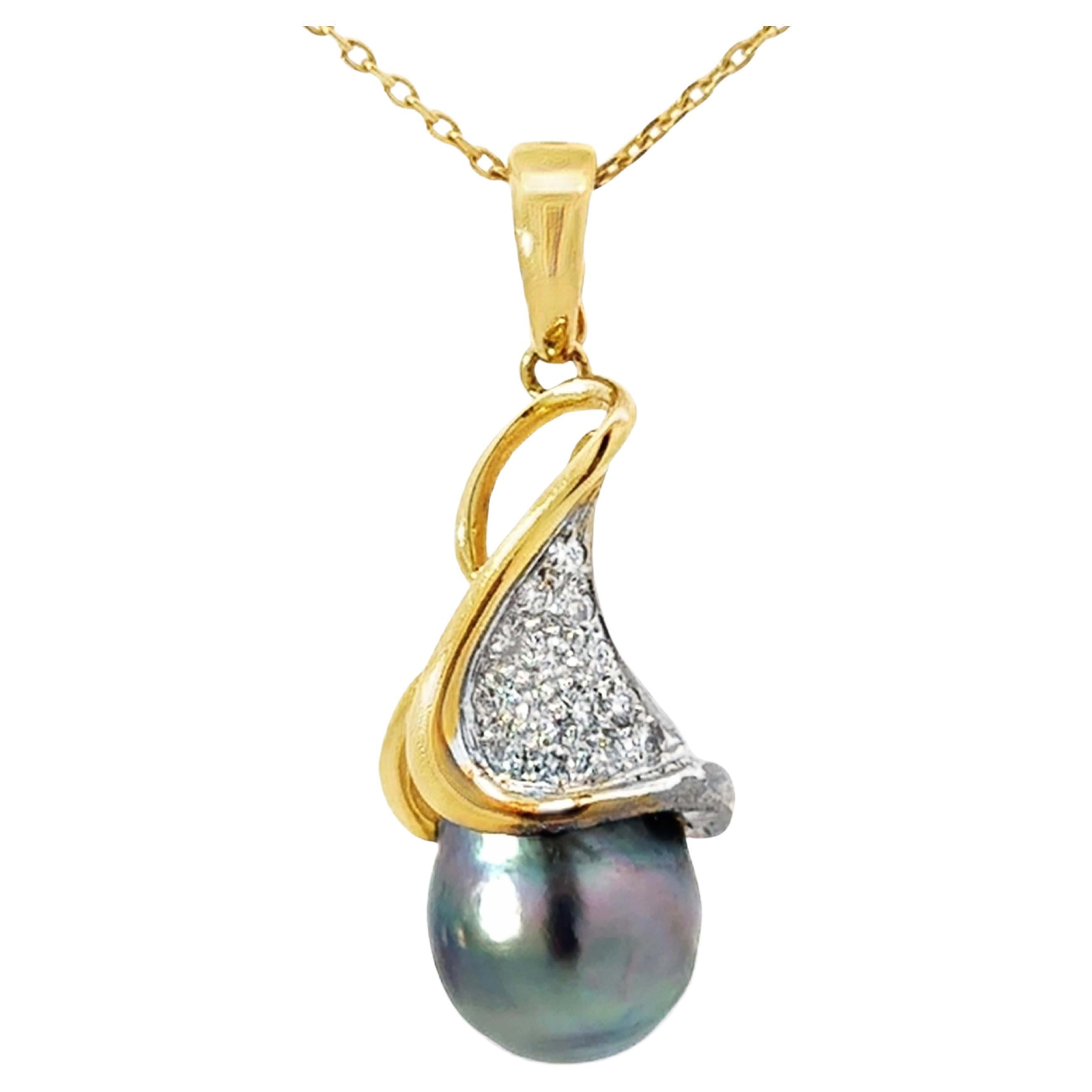 Colgante de plata con diamantes y perla de Tahití en cadena de eslabones de oro amarillo de 18k