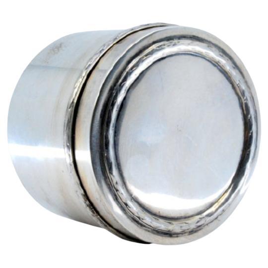 Silver tea box with beaded edges and removable lid For Sale