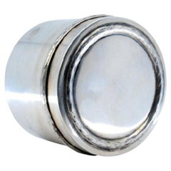 Silver tea box with beaded edges and removable lid