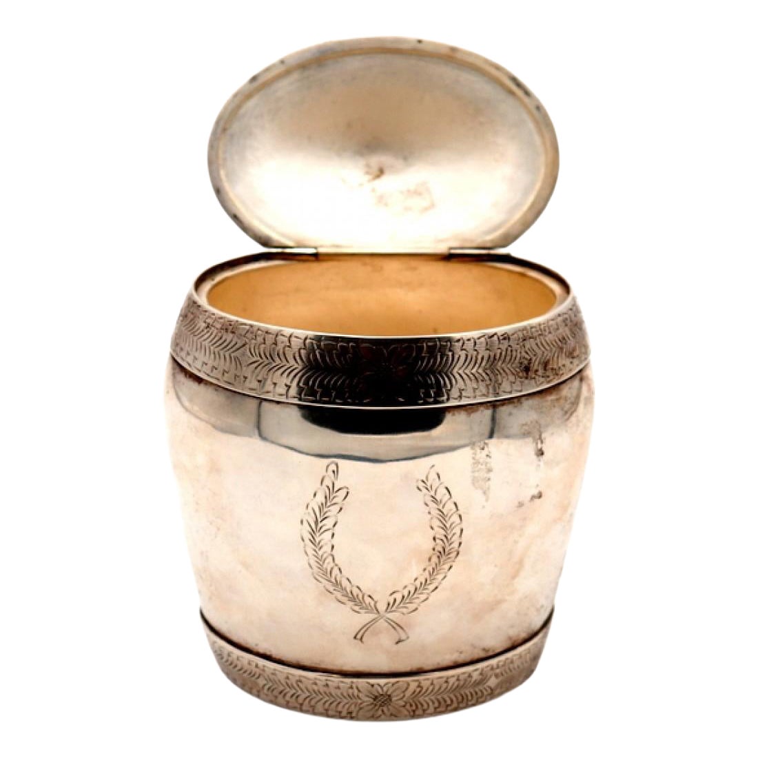 Silver tea box with reliefs and knob on the lid