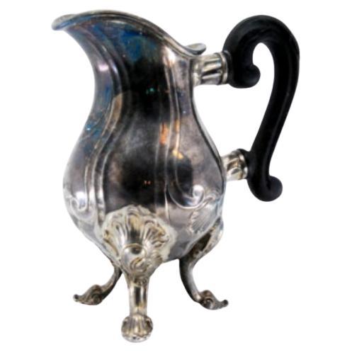 Silberne Teekanne mit Muschelform und Kastanienholzgriff im Angebot