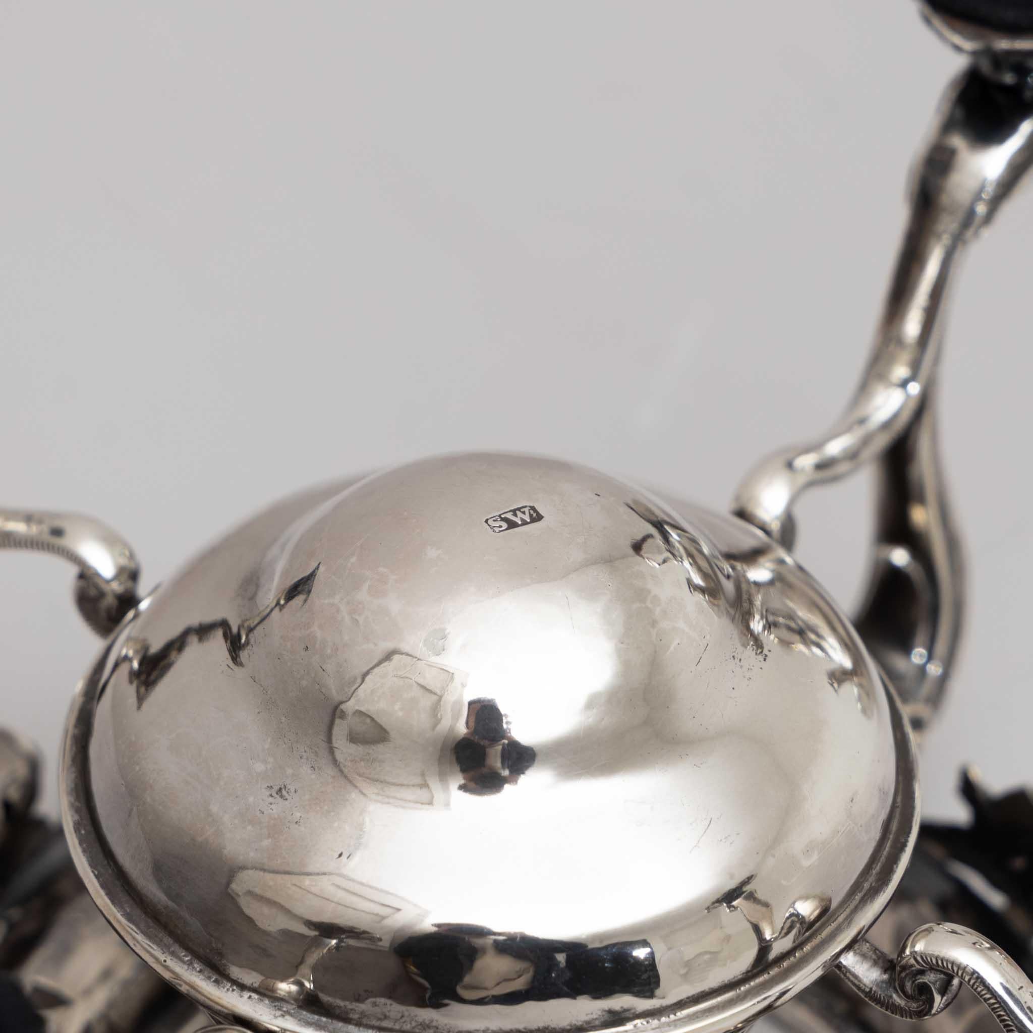 Silberne Teekanne aus Silber mit Ständer, T. Heming und S. Whitford, London 1750 / 1818 im Angebot 3