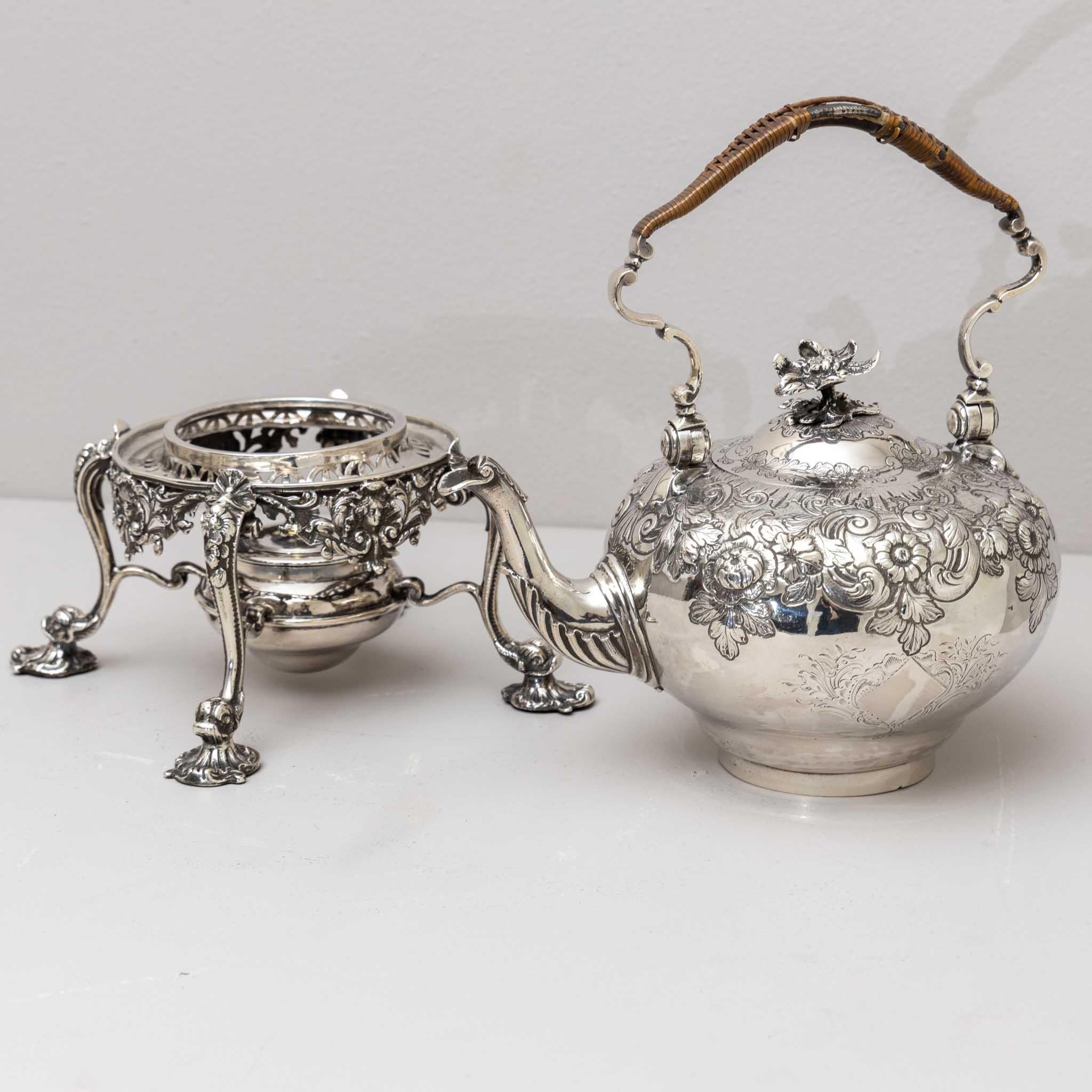 Silberne Teekanne aus Silber mit Ständer, T. Heming und S. Whitford, London 1750 / 1818 im Angebot 4