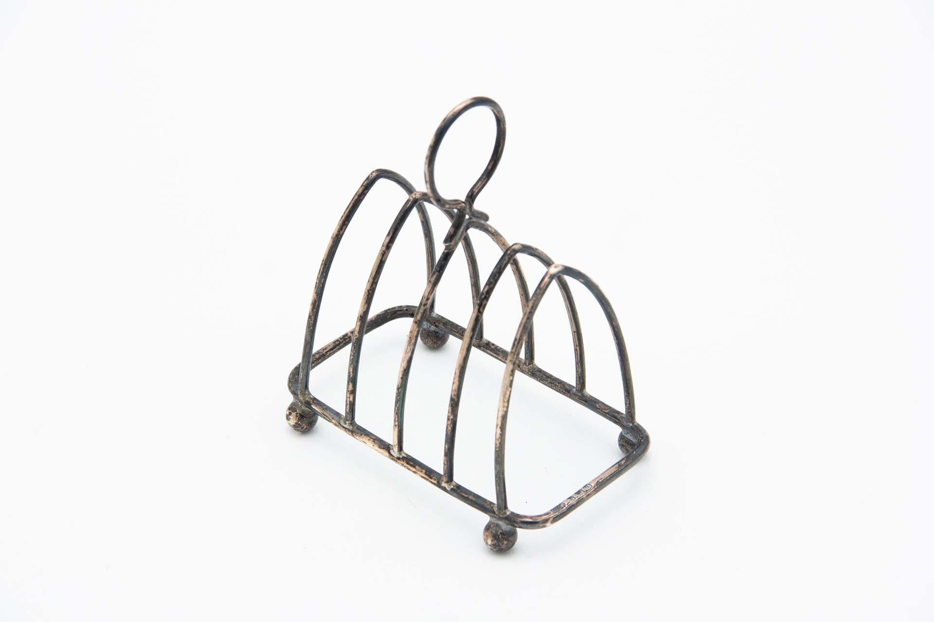 Silver toast rack with capacity for four units