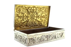 Silberne Tabakdose mit Holzeinlage, zwei Fächern und Scharnierdeckel