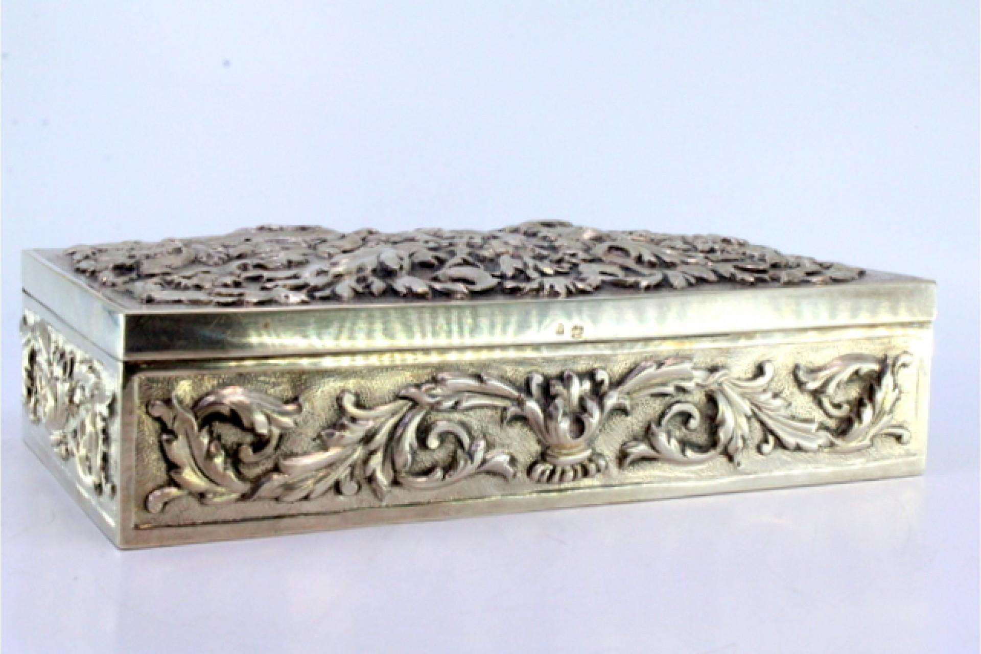 Silver tobacco box with wood lining, two compartments and hinged lid In Good Condition For Sale In Porto, PT