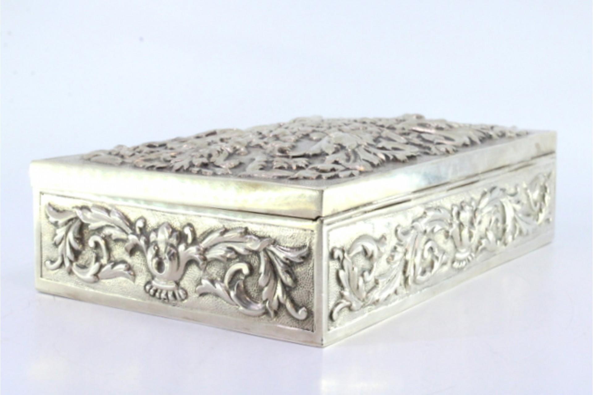20th Century Silver tobacco box with wood lining, two compartments and hinged lid For Sale