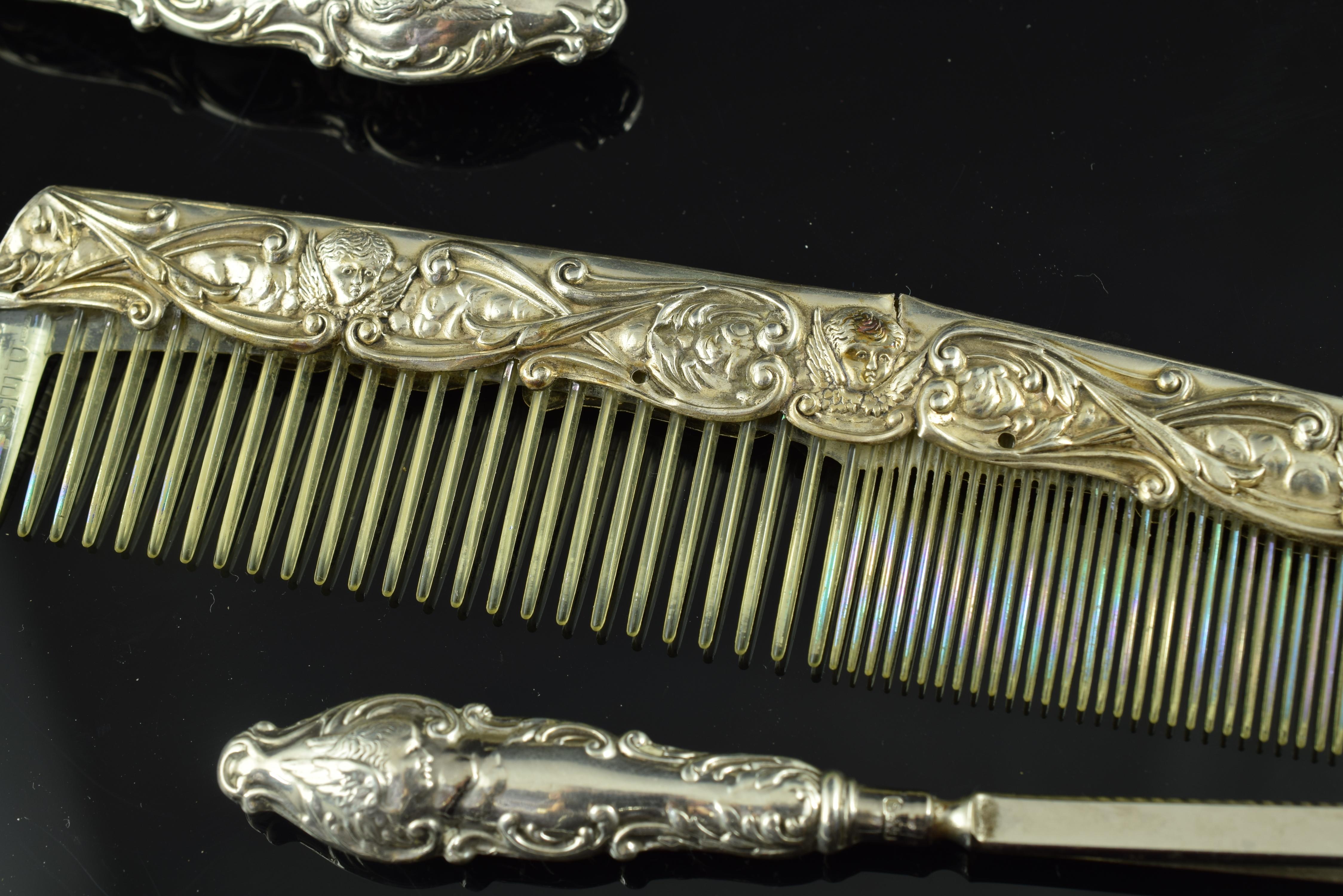 Silver toiletries Set, Birmingham, Levi & Salaman, circa Early 20th Century For Sale 9