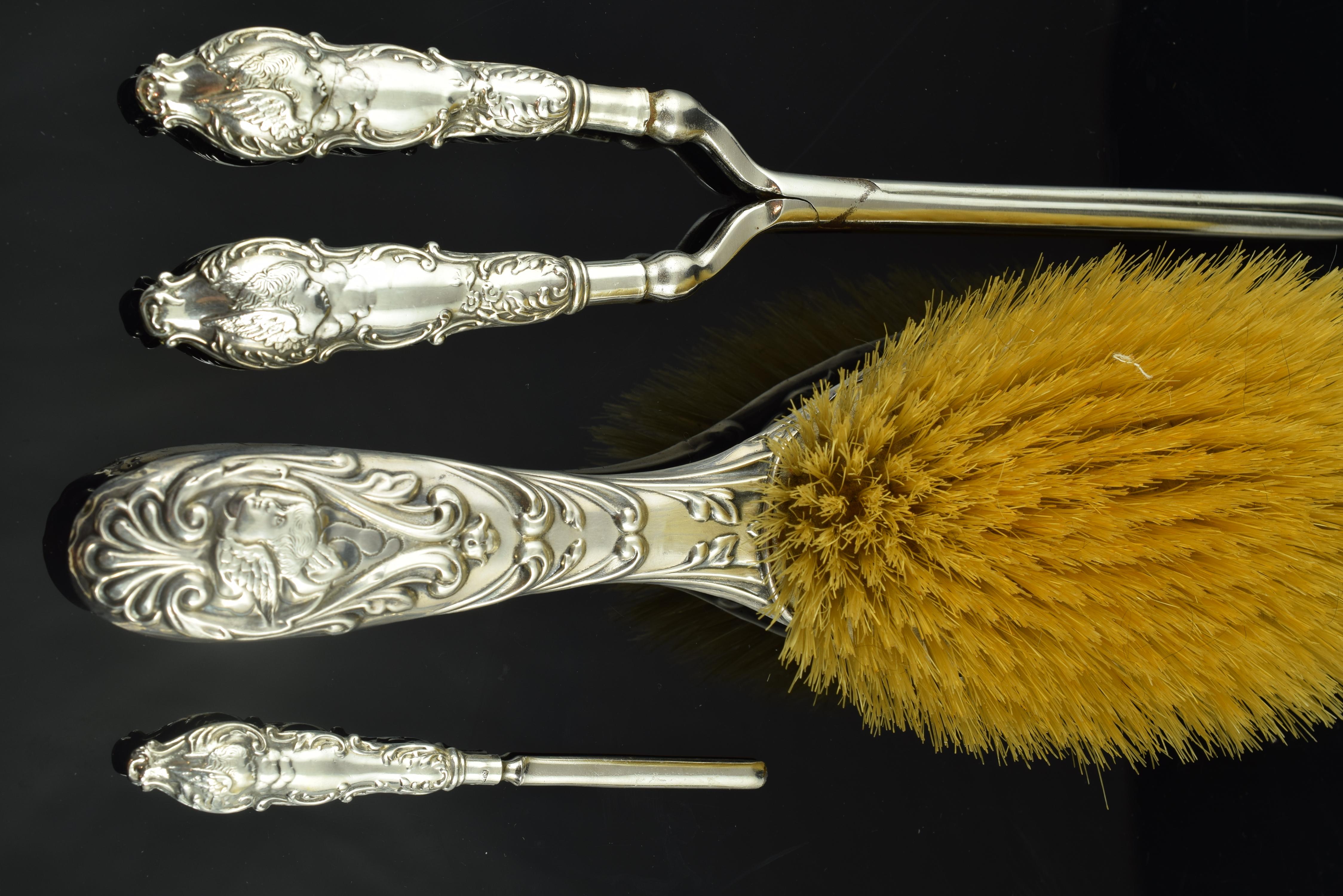 Britannico Set da toilette in argento, Birmingham, Levi & Salaman, circa inizio XX secolo in vendita