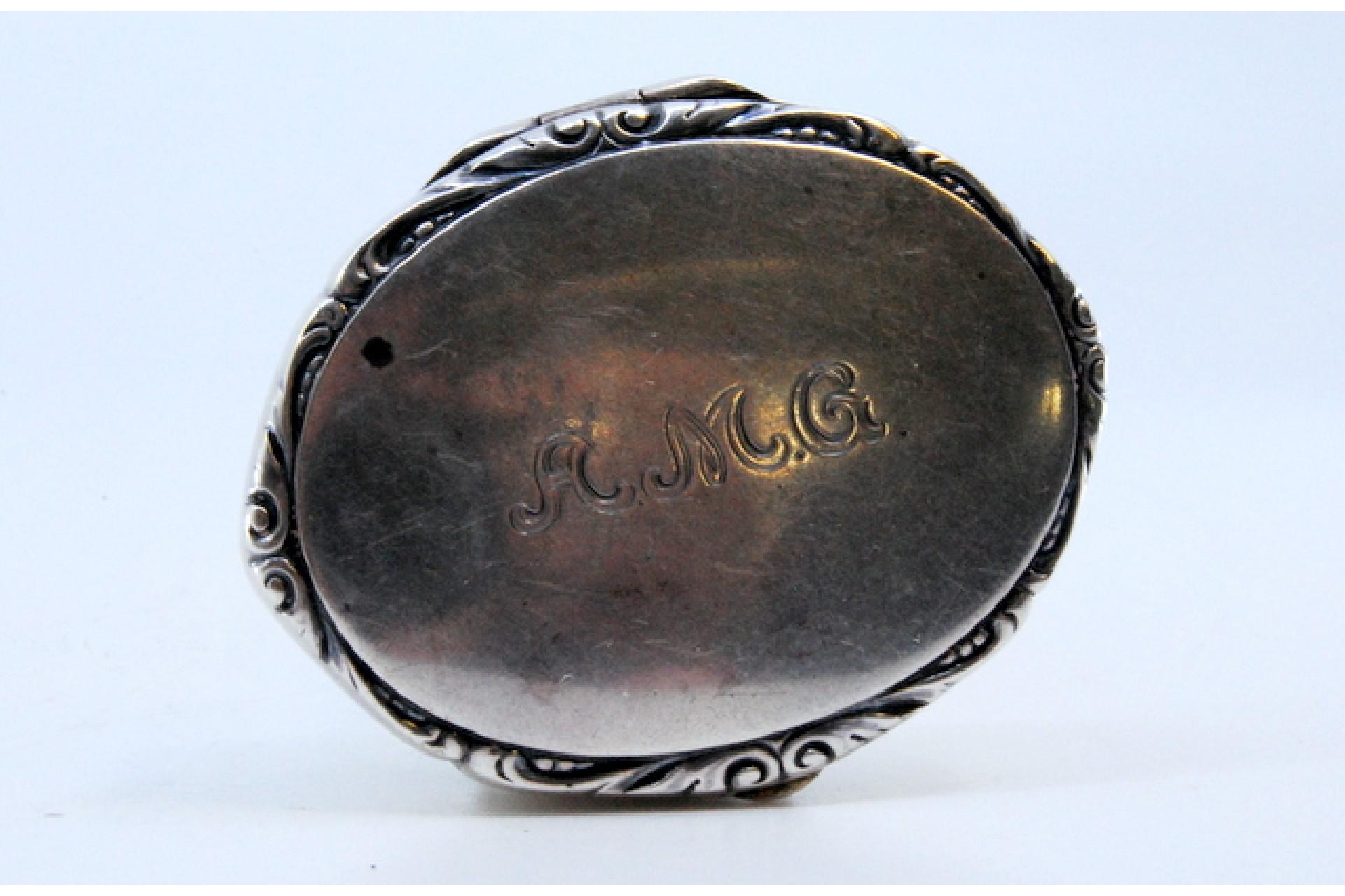 European Silver toiletry box w/ mirror inside & bordered w/ a trim on the hinged lid For Sale