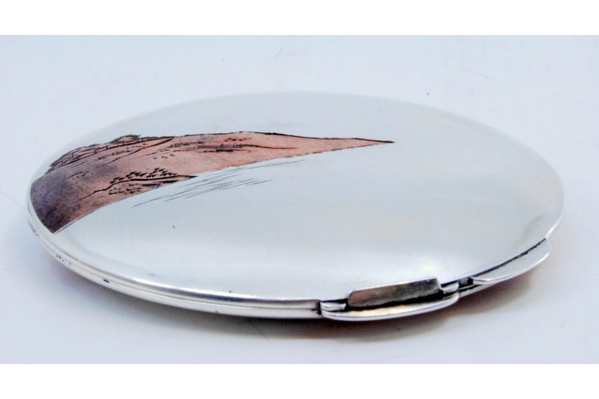 European Silver toiletry box with Asian motifs engraved on the lid and mirror inside For Sale