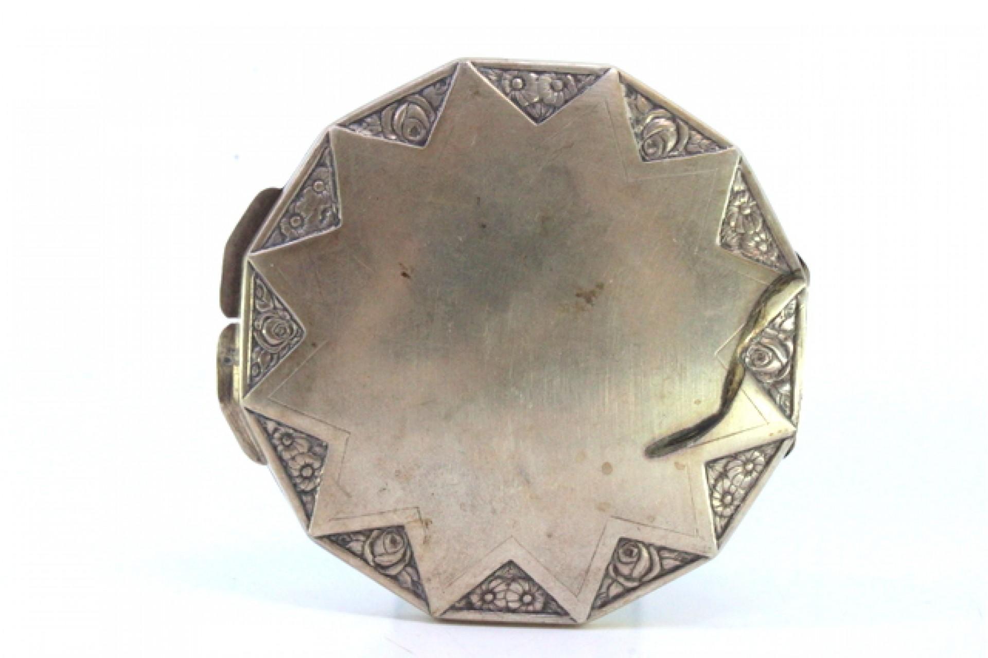 European Silver toiletry box with floral reliefs, opening appliqué and mirror inside For Sale