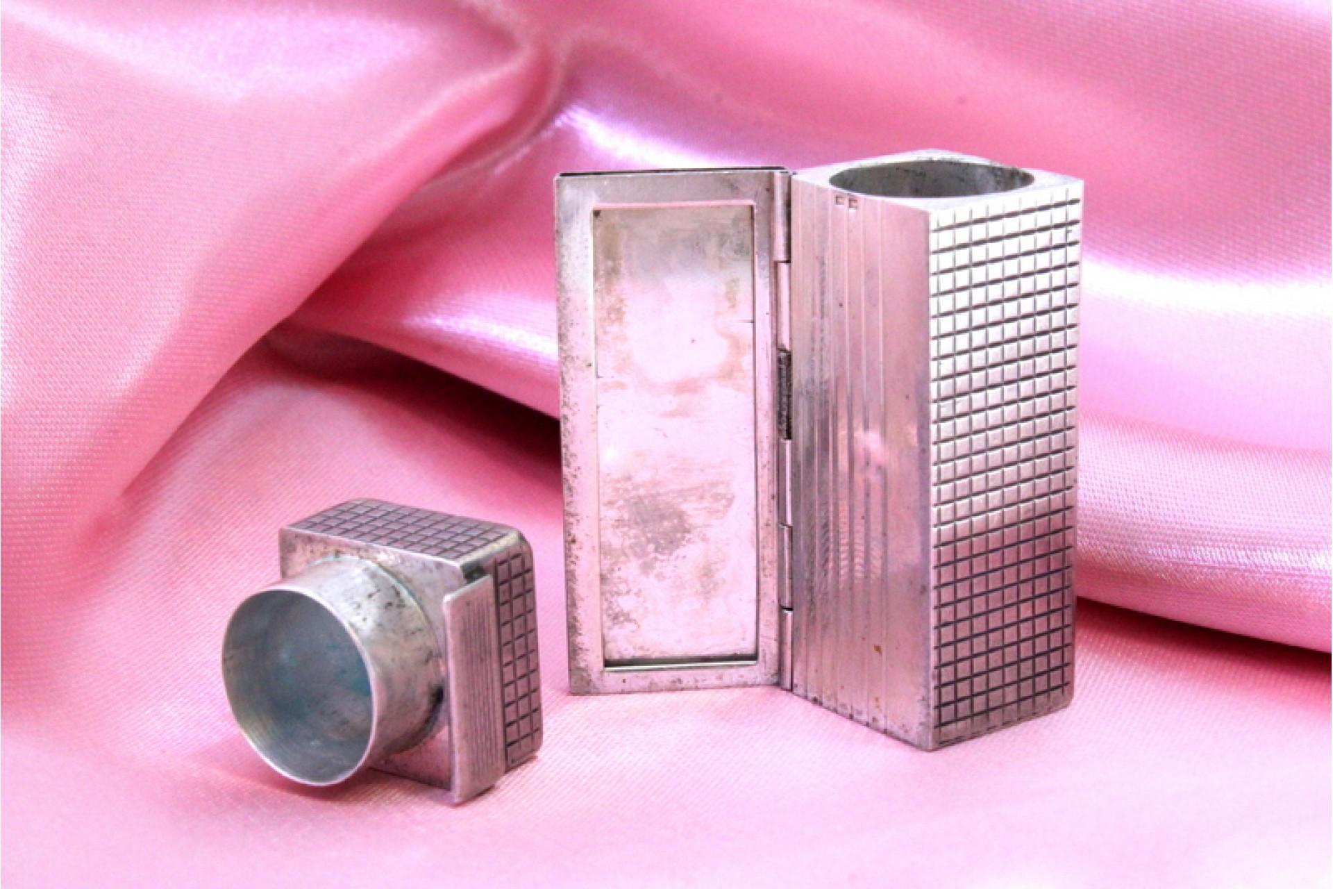 Silver toiletry box with lipstick holder and mirror with removable lid For Sale 1