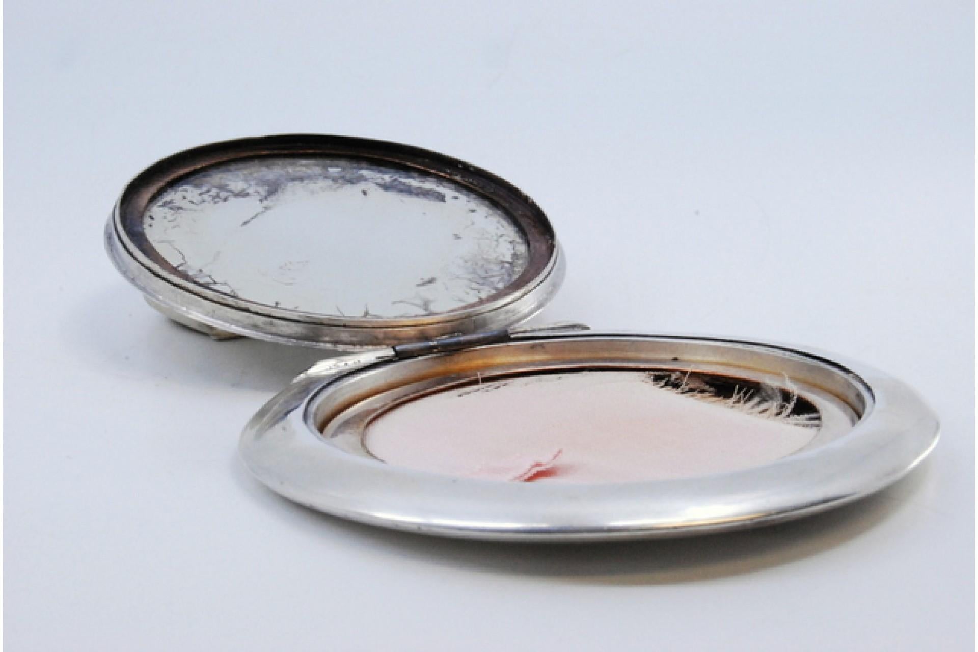 20th Century Silver toiletry box with mirror inside and hinged lid For Sale