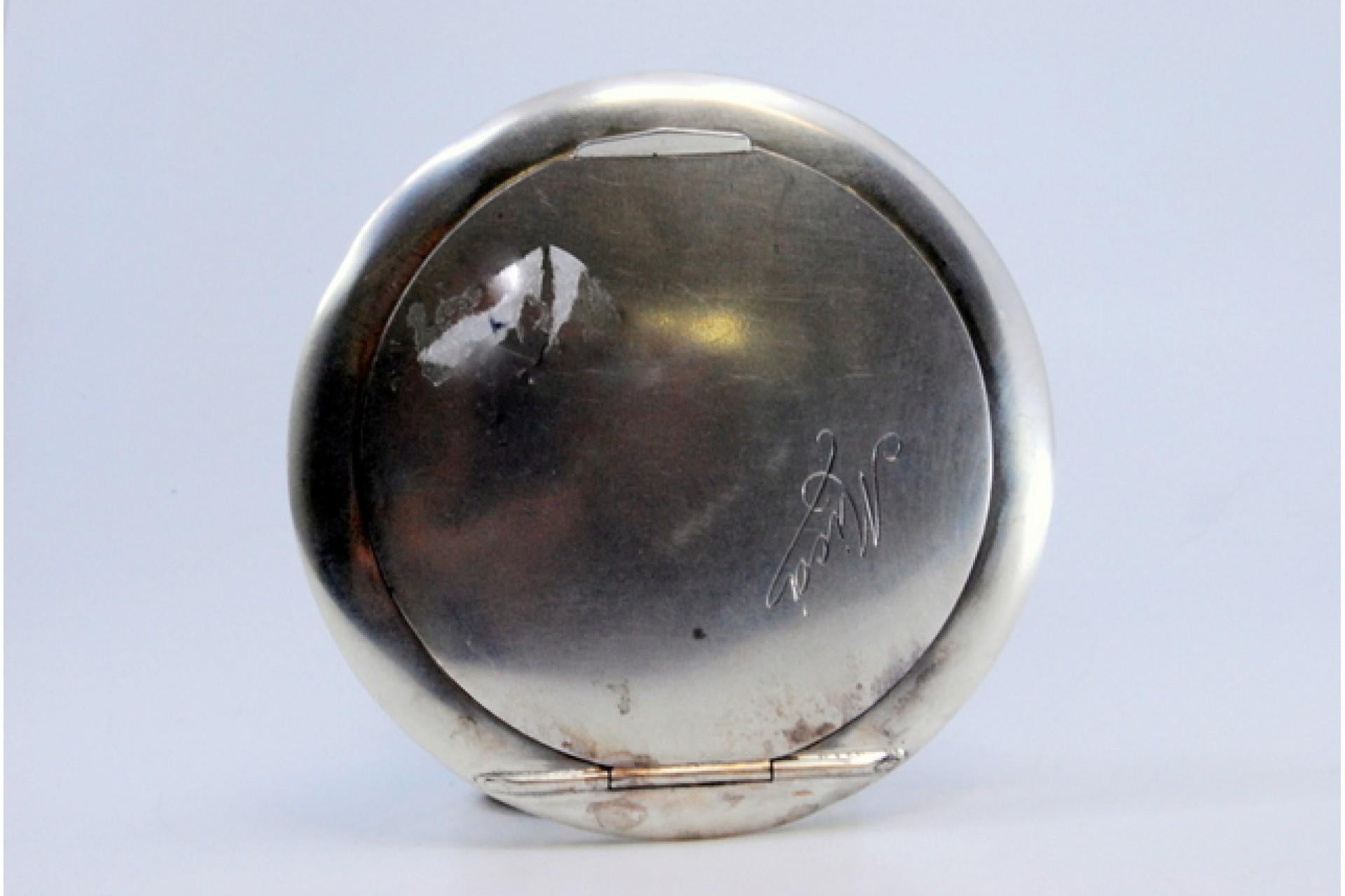 Silver toiletry box with mirror inside and hinged lid For Sale 1