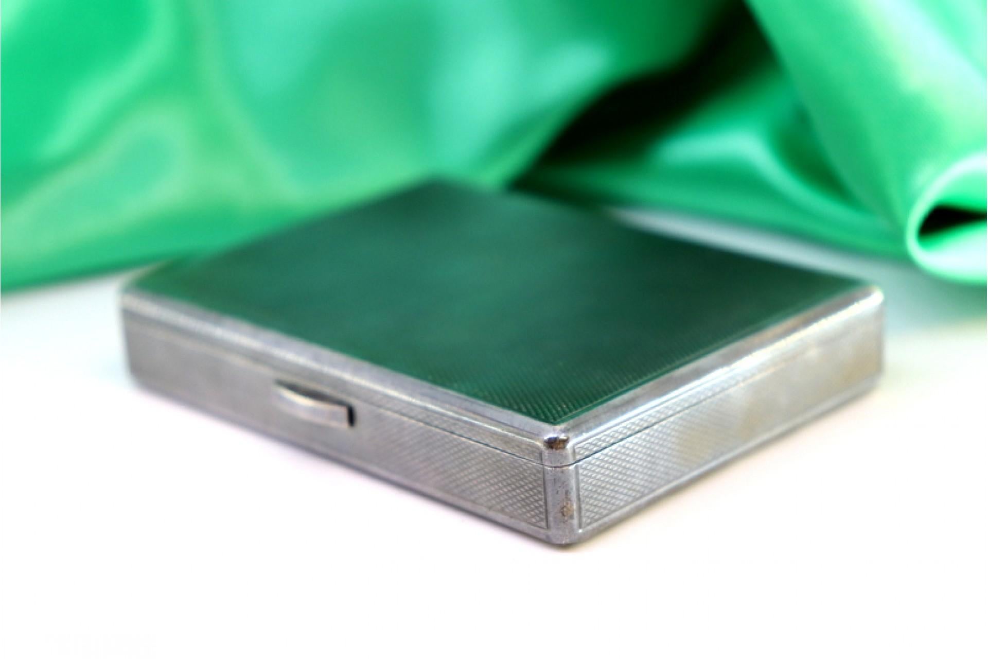 Silver toiletry box with mirror, lipstick holder and powder container For Sale 3