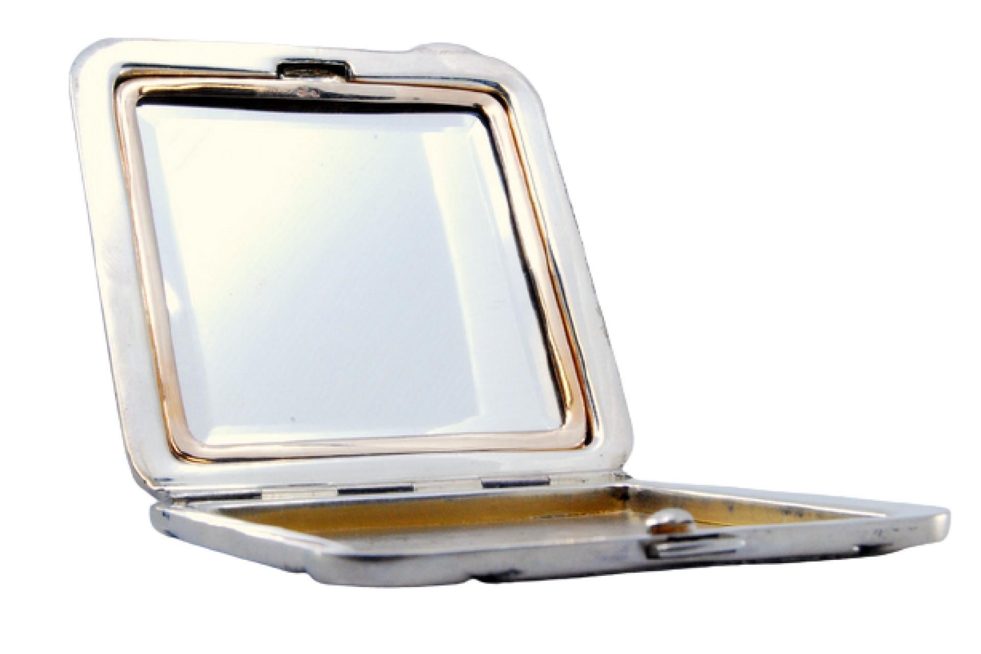 Description: Silver toiletry box with shell-shaped border, mirror inside. Metal: Silver. Origin: Portuguese. Brand: Eagle Head. Weight: 90.9 grams. Dimensions: 7.5x7.5cm. Content: 833/1000. Assay Mark: Yes, between 1938 and 1984. Additional