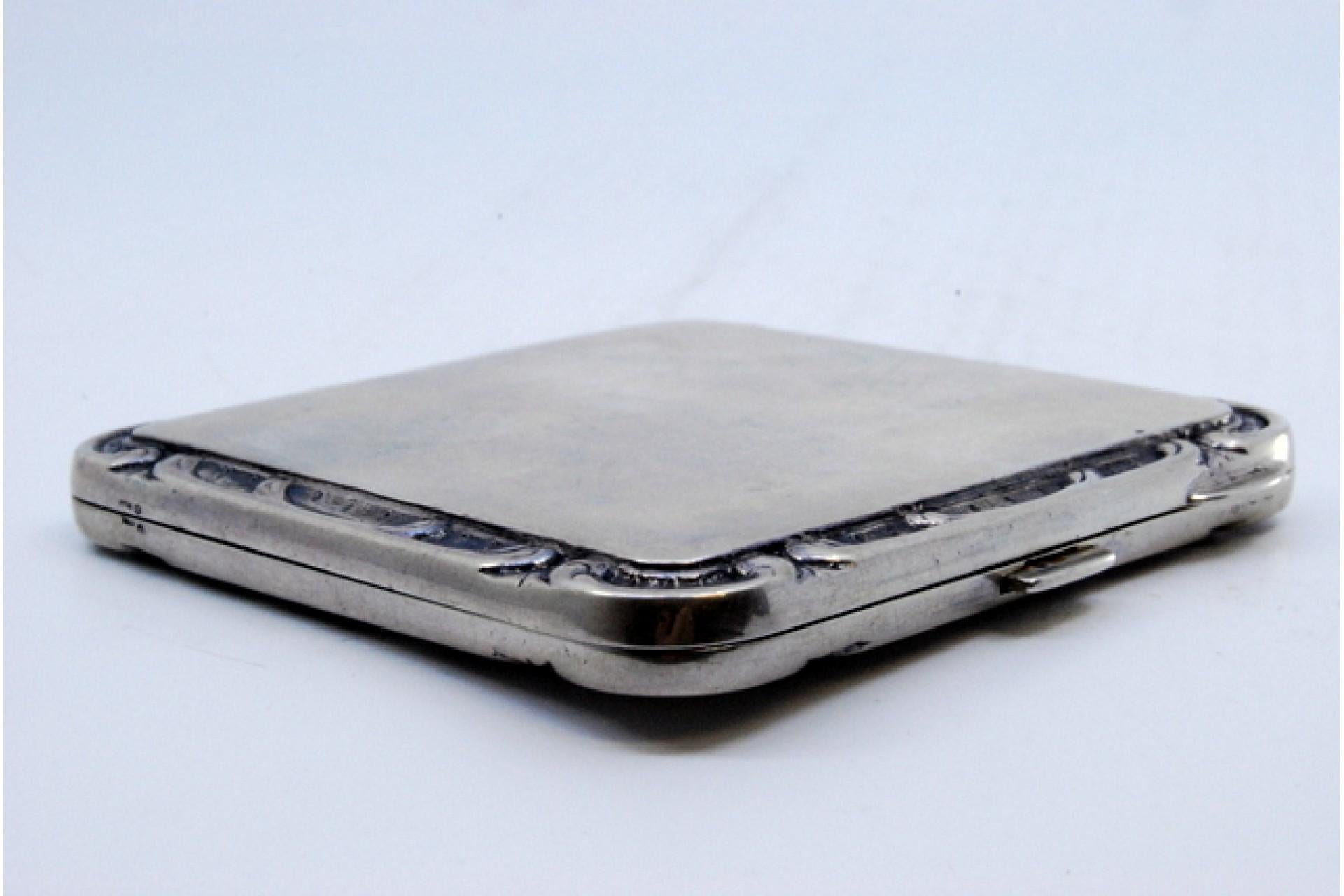 European Silver toiletry box with shell-shaped border and mirror inside For Sale