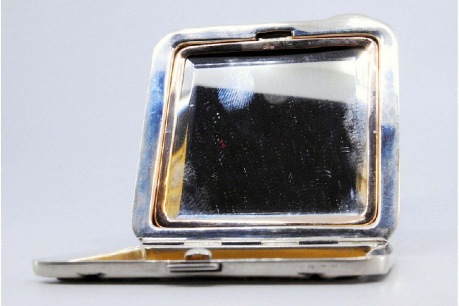 20th Century Silver toiletry box with shell-shaped border and mirror inside For Sale