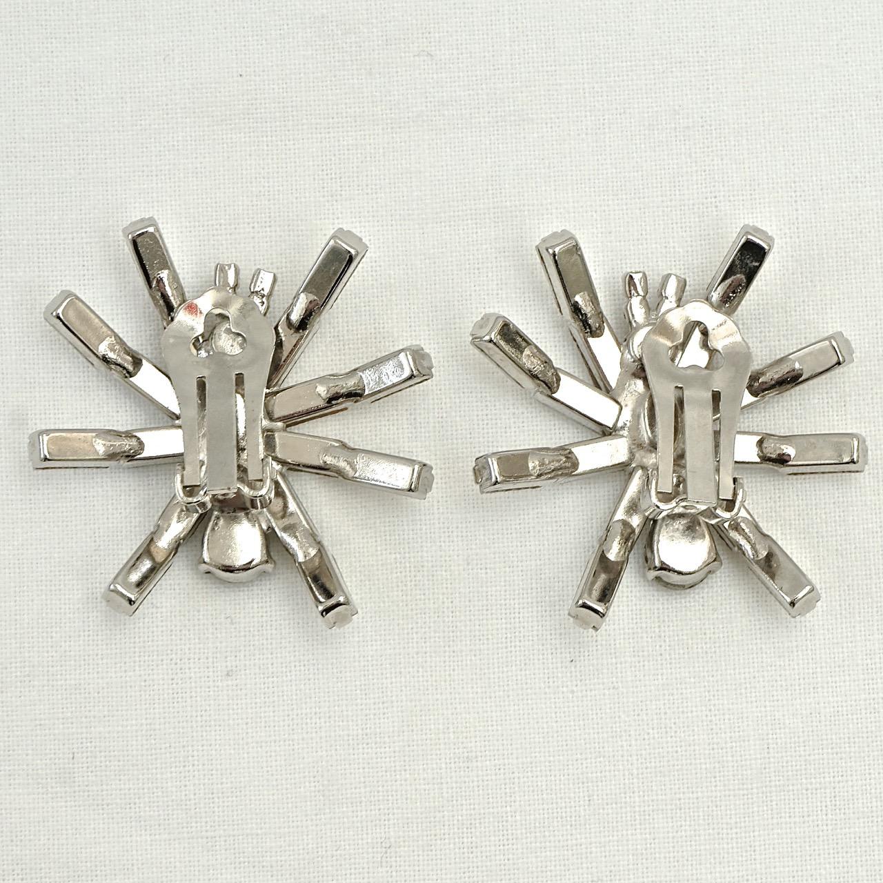 Silberne, silberne und klare Strass-Ohrringe mit Spinnenklammern, um 1980er Jahre für Damen oder Herren im Angebot