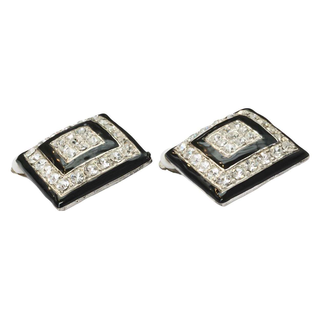 Pendientes con clip de esmalte negro y brillantes en tono plateado en Bueno estado para la venta en London, GB