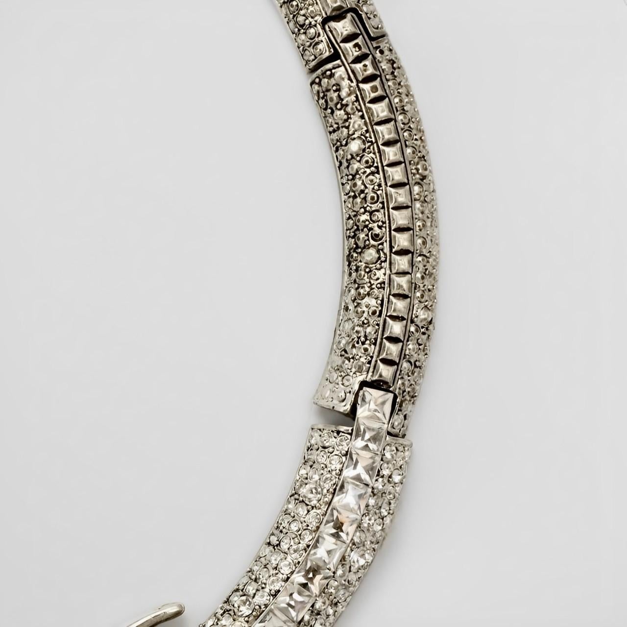 Silberfarbenes Halsband mit schwarzer Emaille und Strasssteinen in Schlangenform für Damen oder Herren im Angebot