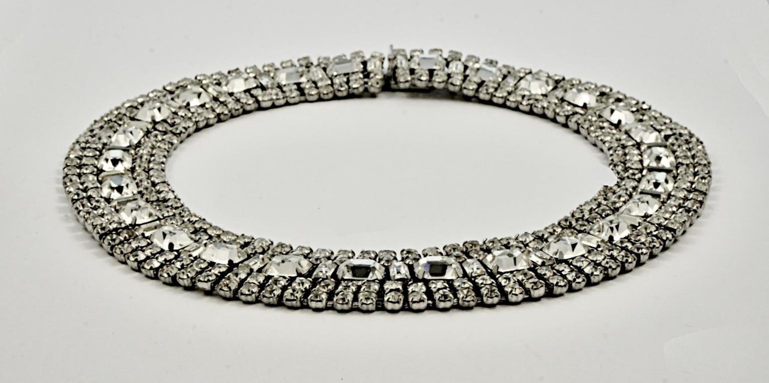 Klassische Silberfarbene Silber-Halskette mit klarem Strasskragen, ca. 1950er Jahre im Angebot 1