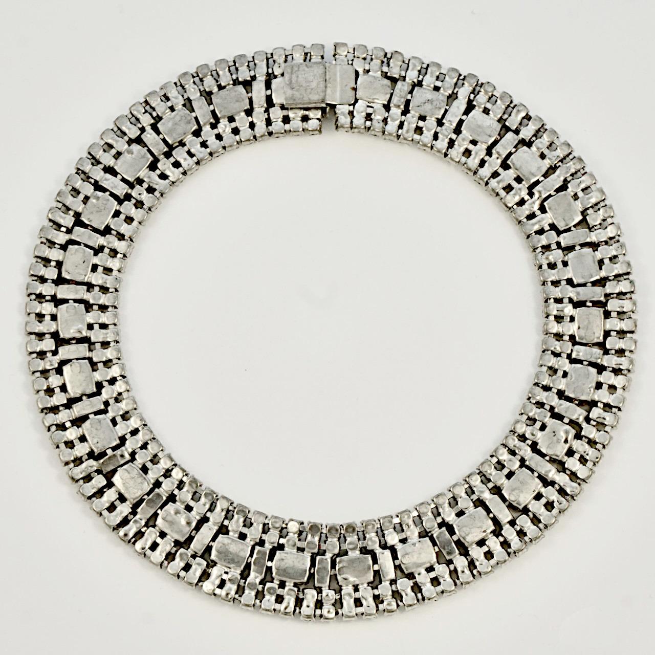 Klassische Silberfarbene Silber-Halskette mit klarem Strasskragen, ca. 1950er Jahre im Angebot 2