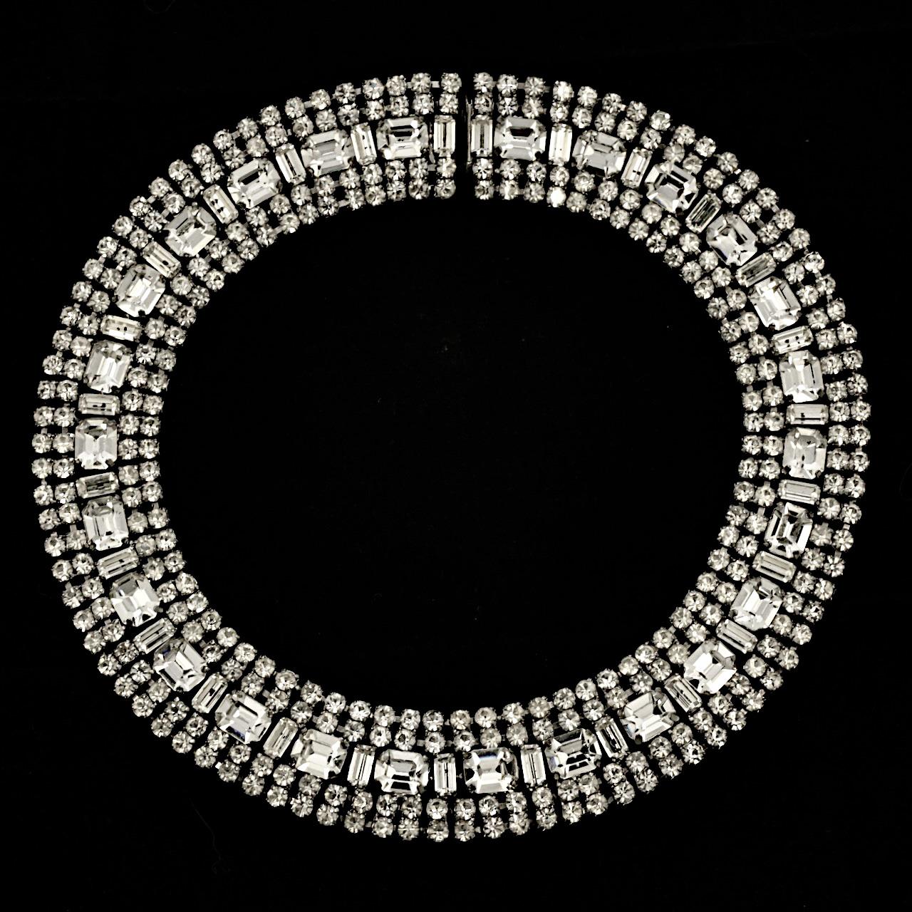 Klassische Silberfarbene Silber-Halskette mit klarem Strasskragen, ca. 1950er Jahre im Angebot 3
