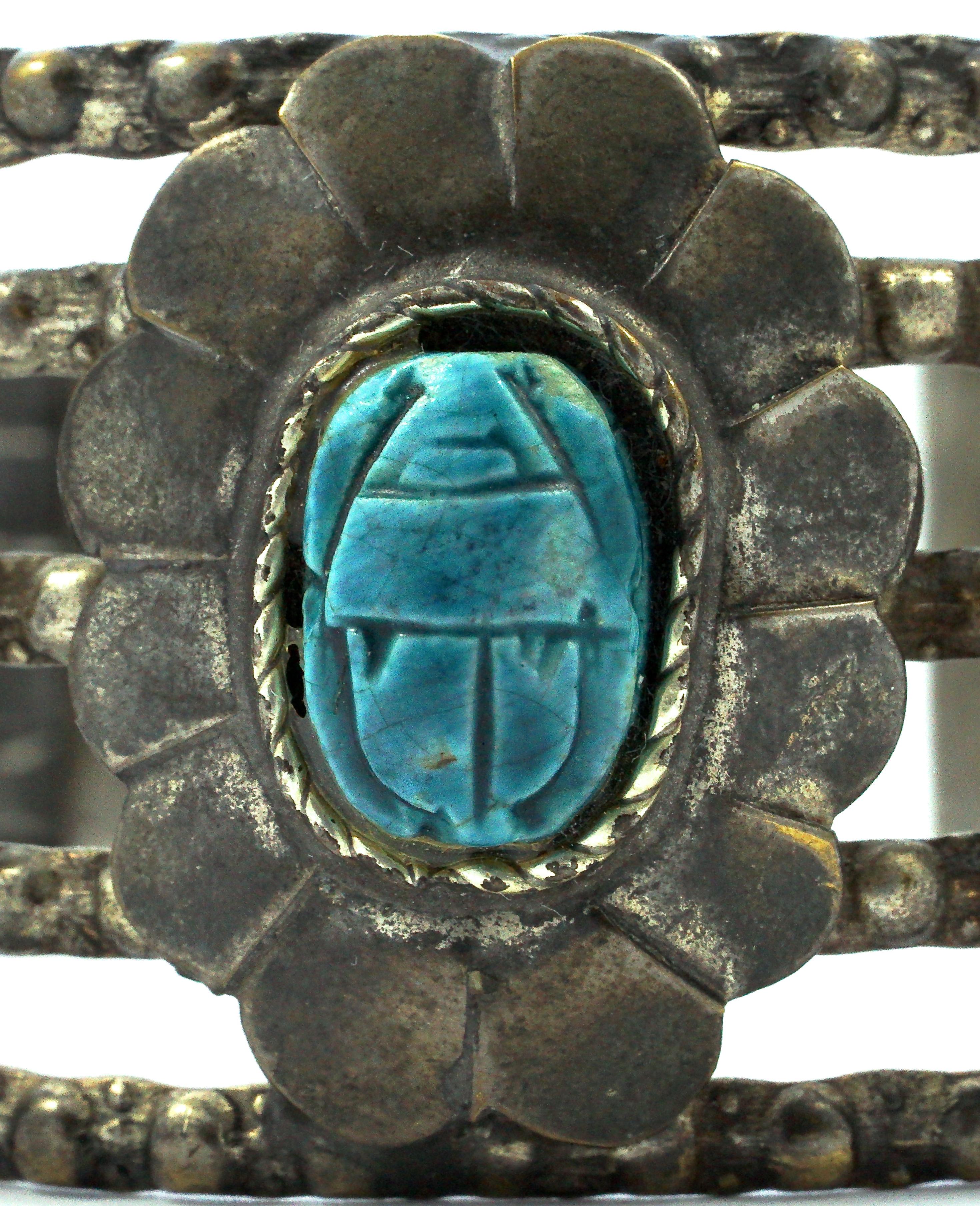 Wonderful silver tone Egyptian revival cuff bangle bracelet, with turquoise blue faience scarabs, in Art Deco style design rope twist settings. The four strand band is designed with small domes. Measuring inside diameter 6.1cm / 2.4 inches, by